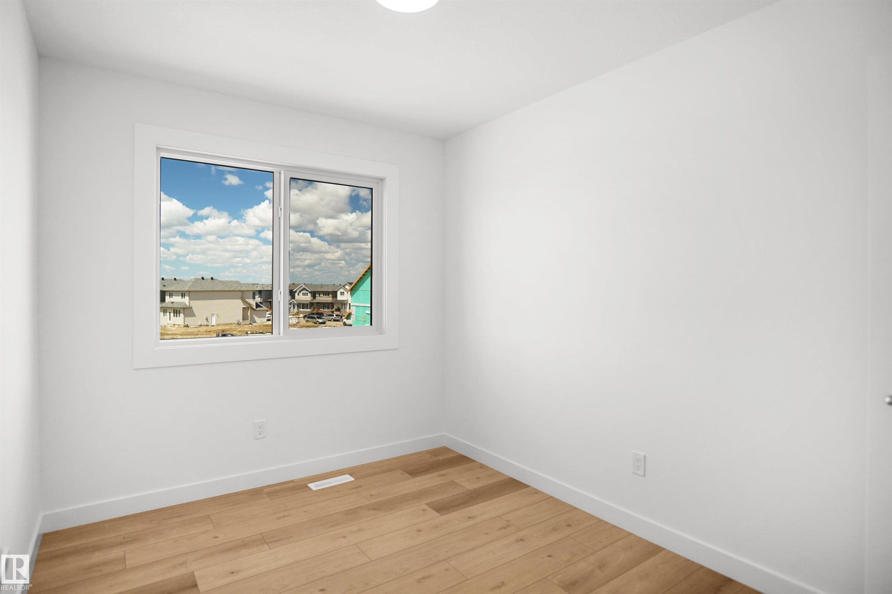 1308 9 Street Nw, Edmonton, AB - Indoor Photo Showing Other Room