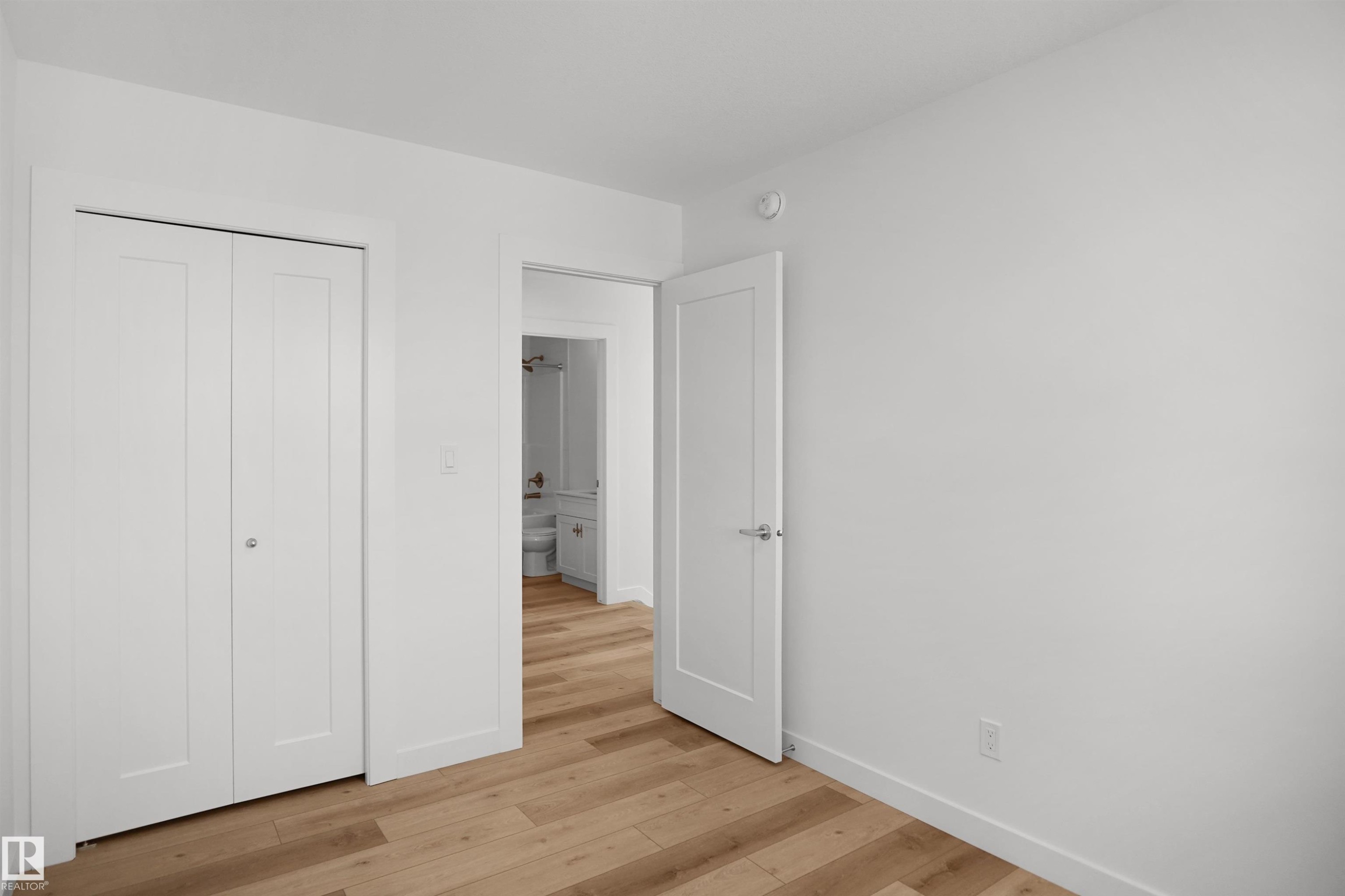 1308 9 Street Nw, Edmonton, AB - Indoor