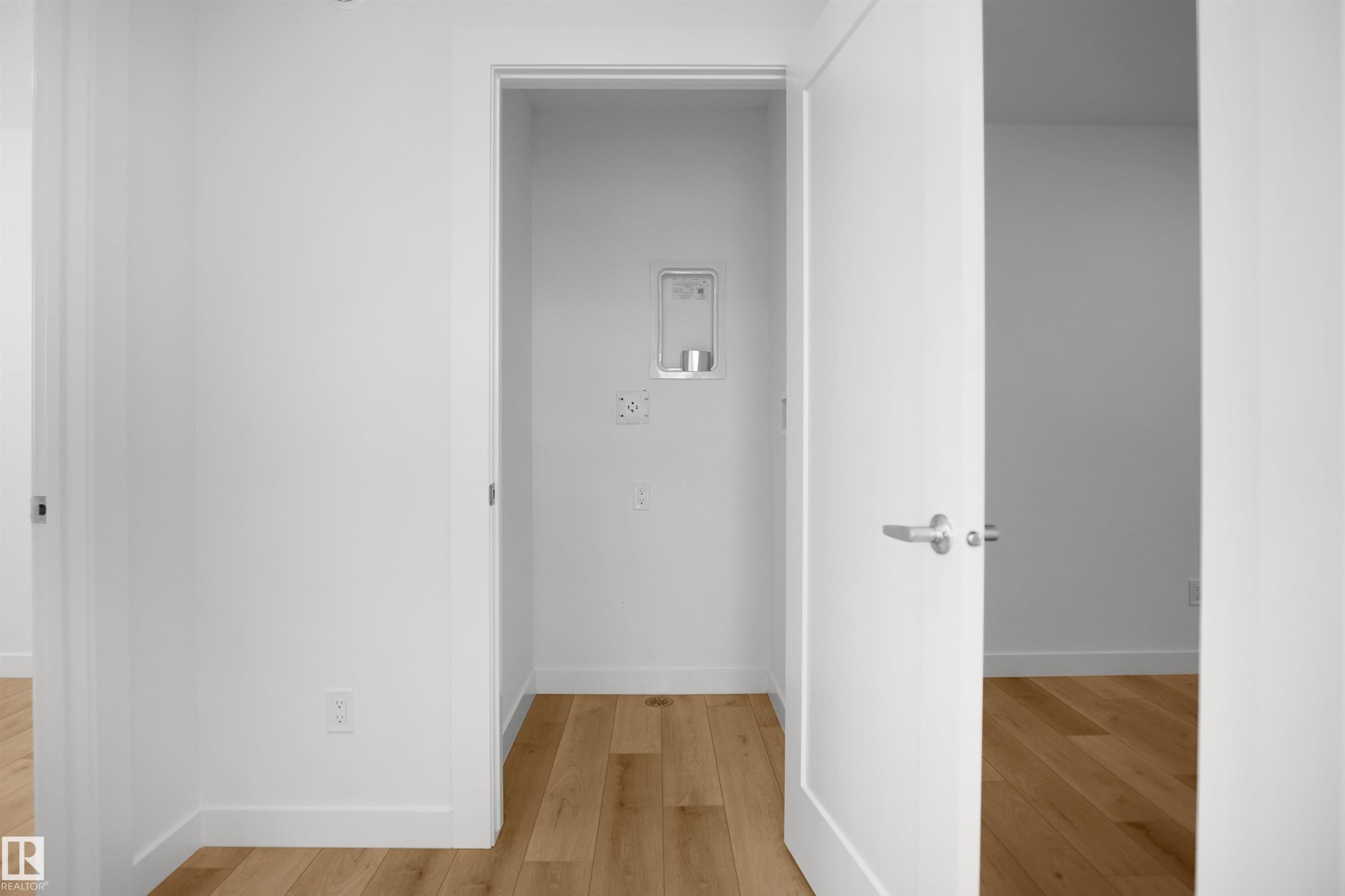 1308 9 Street Nw, Edmonton, AB - Indoor Photo Showing Other Room