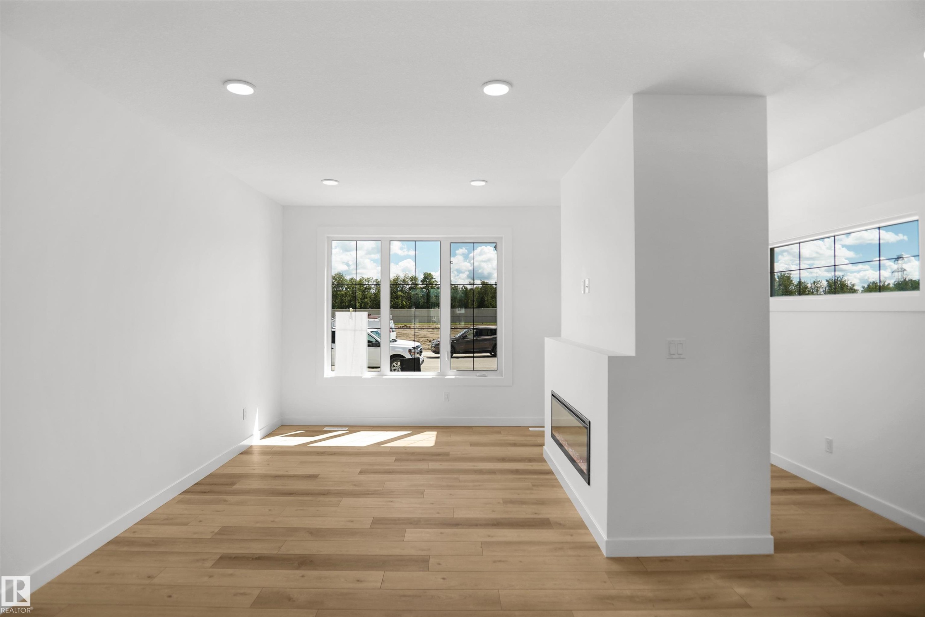 1308 9 Street Nw, Edmonton, AB - Indoor Photo Showing Other Room
