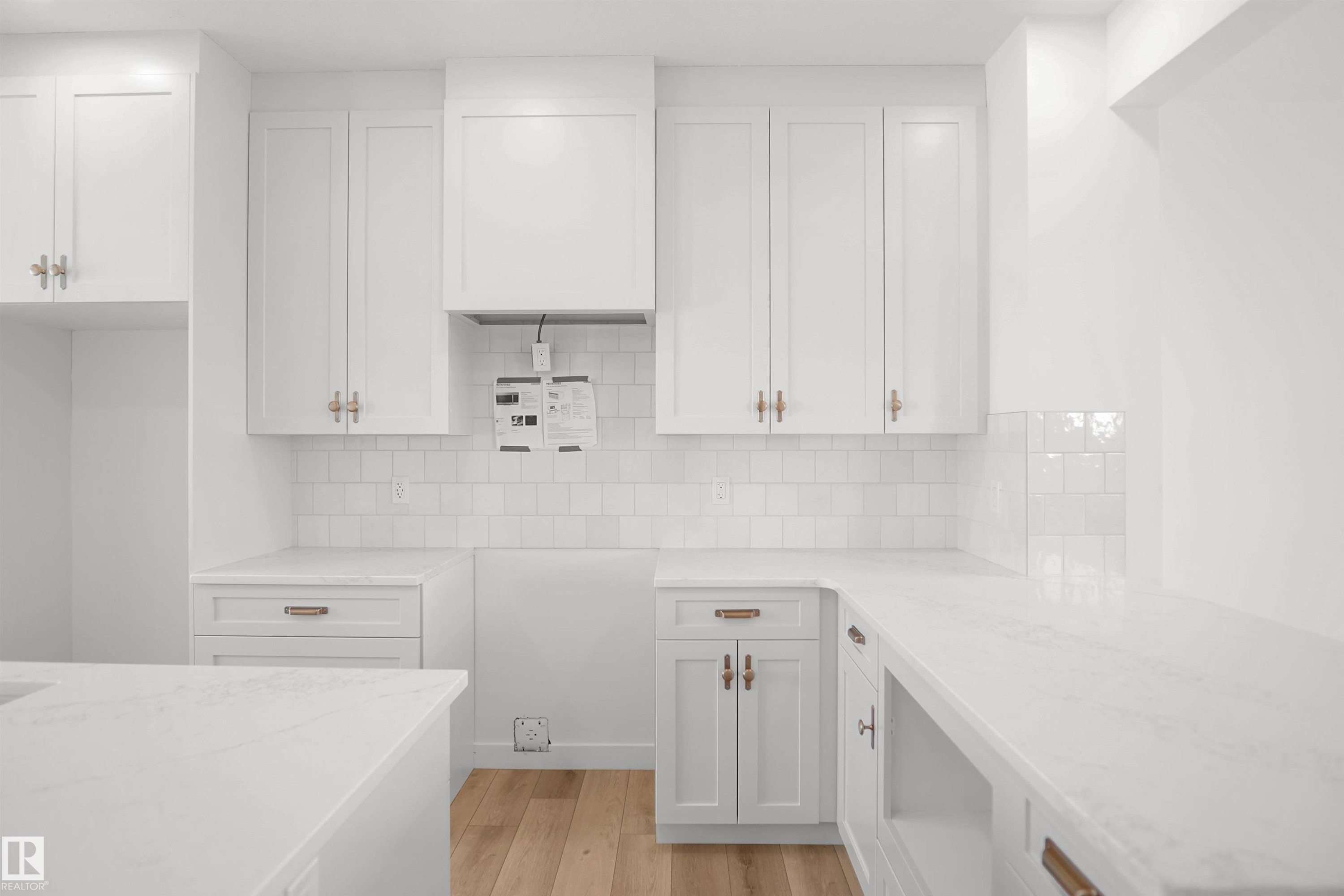 1308 9 Street Nw, Edmonton, AB - Indoor Photo Showing Kitchen