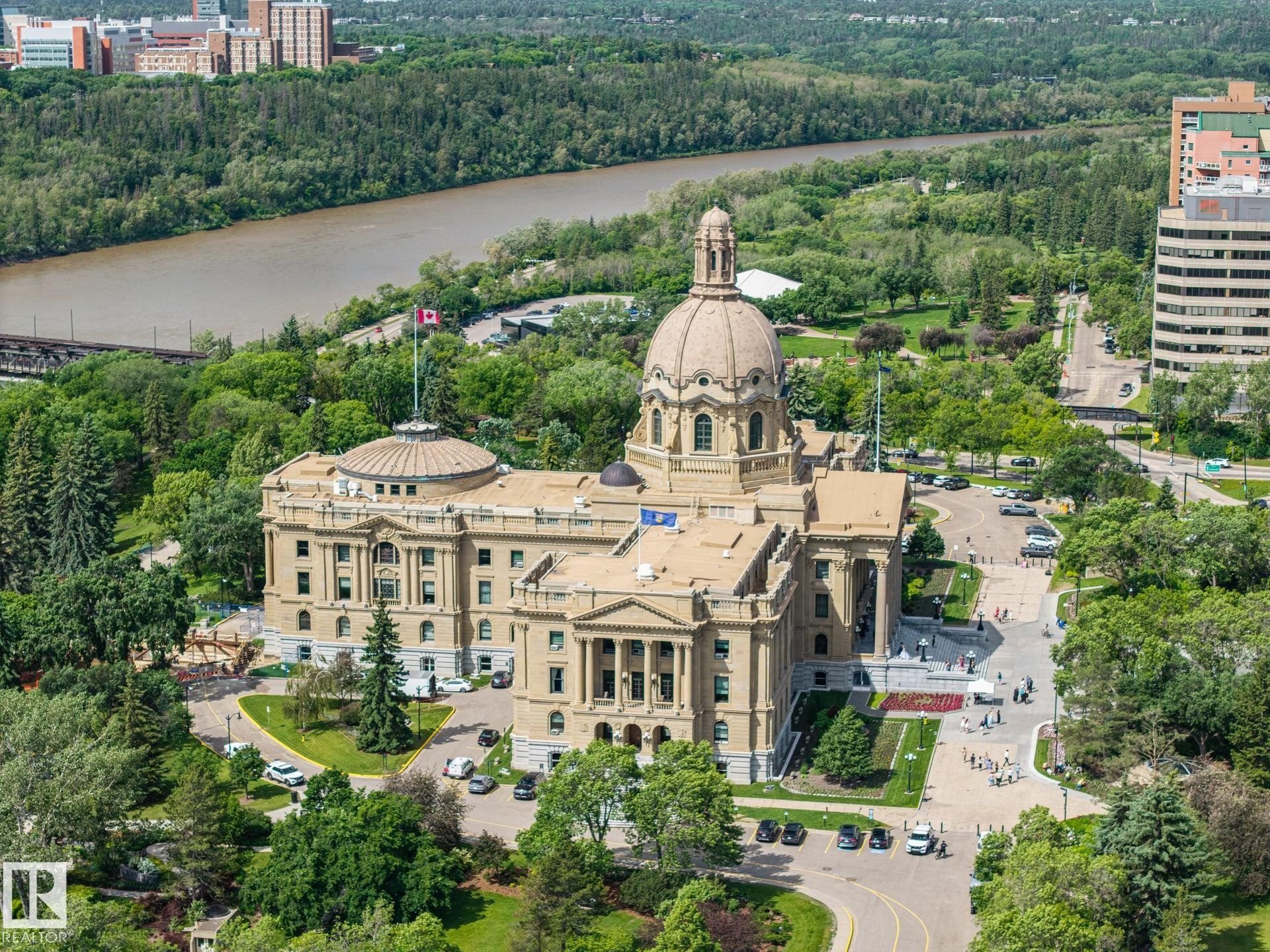 Grand architectural structure featuring a prominent central dome and classical columns - #802 9720 106 St Nw, Edmonton, AB - Outdoor With View