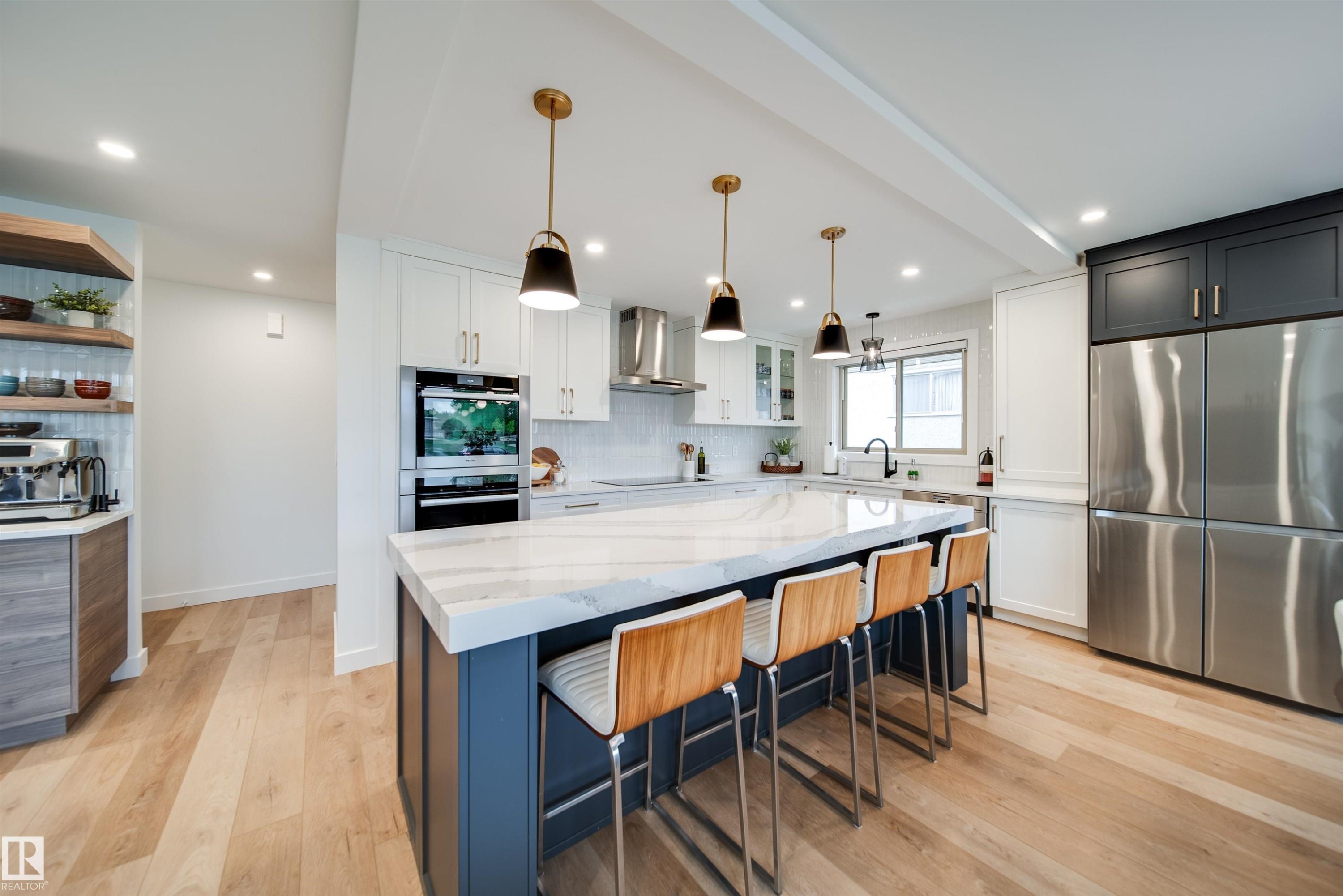 5431 113A Street, Edmonton, AB - Indoor Photo Showing Kitchen With Upgraded Kitchen