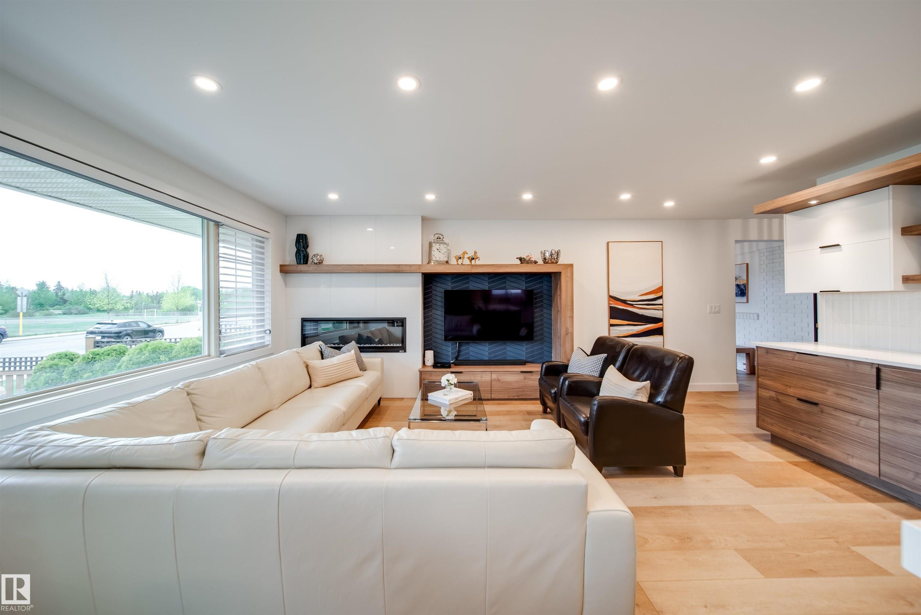 5431 113A Street, Edmonton, AB - Indoor Photo Showing Living Room With Fireplace