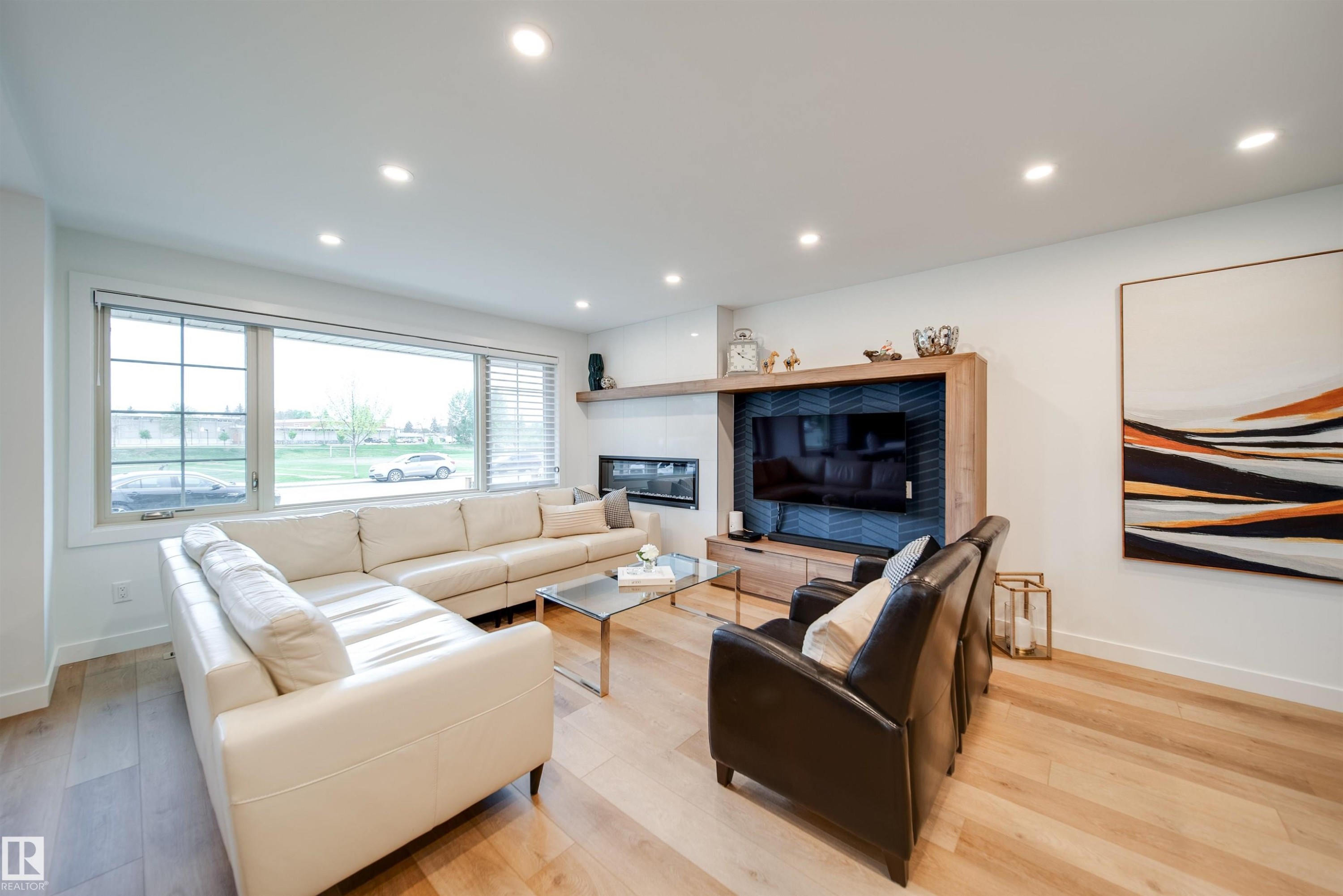 5431 113A Street, Edmonton, AB - Indoor Photo Showing Living Room With Fireplace