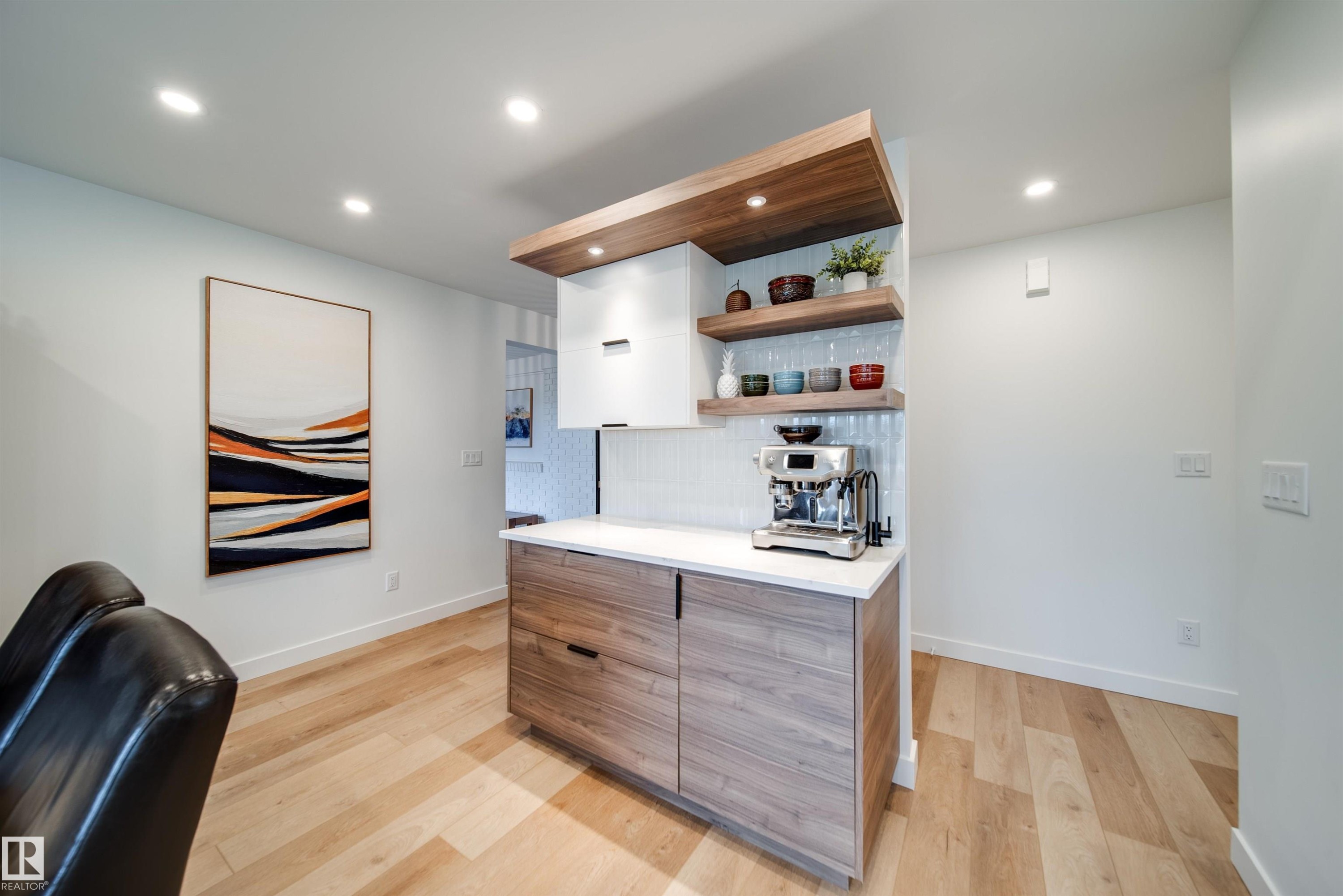 5431 113A Street, Edmonton, AB - Indoor
