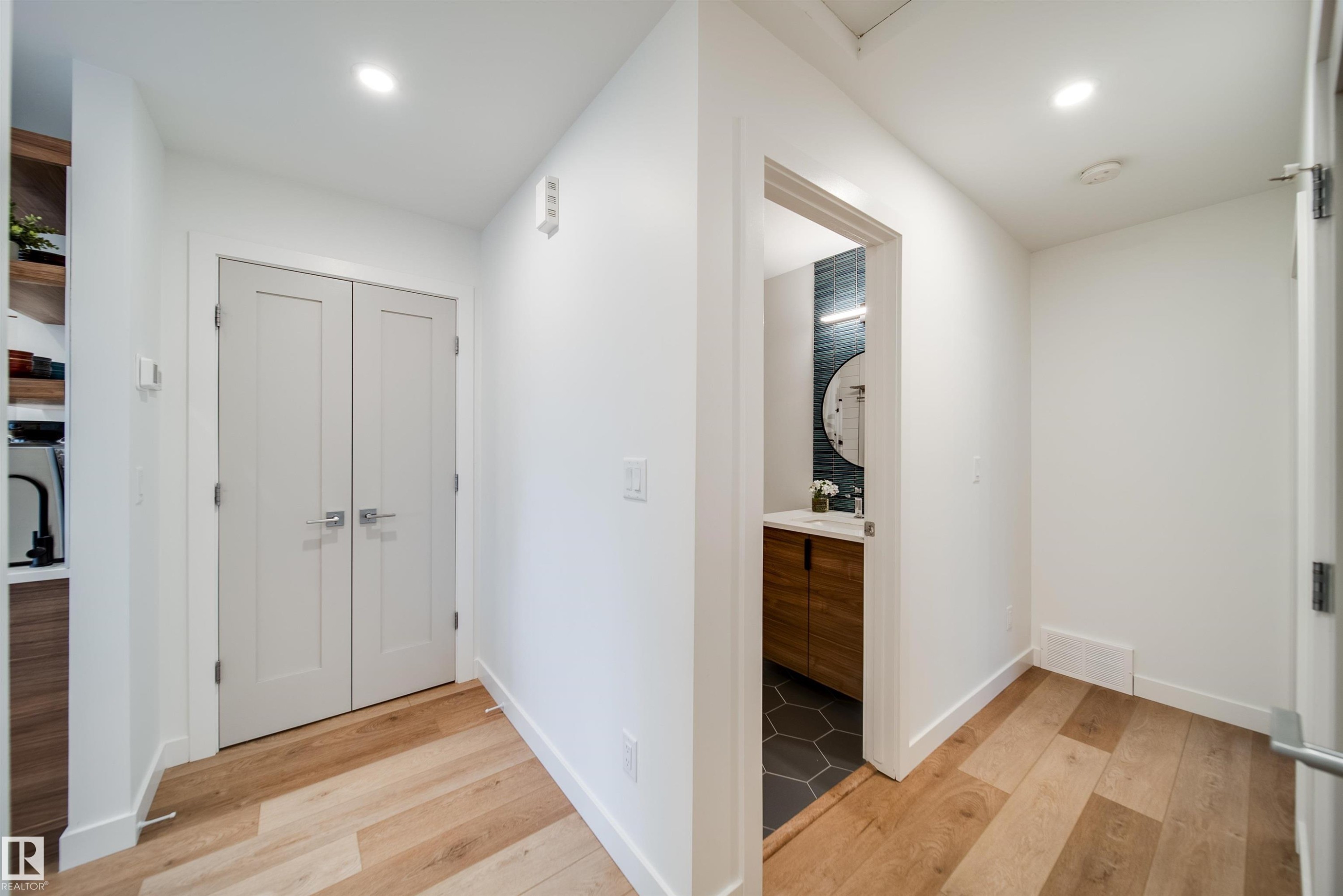 5431 113A Street, Edmonton, AB - Indoor Photo Showing Other Room