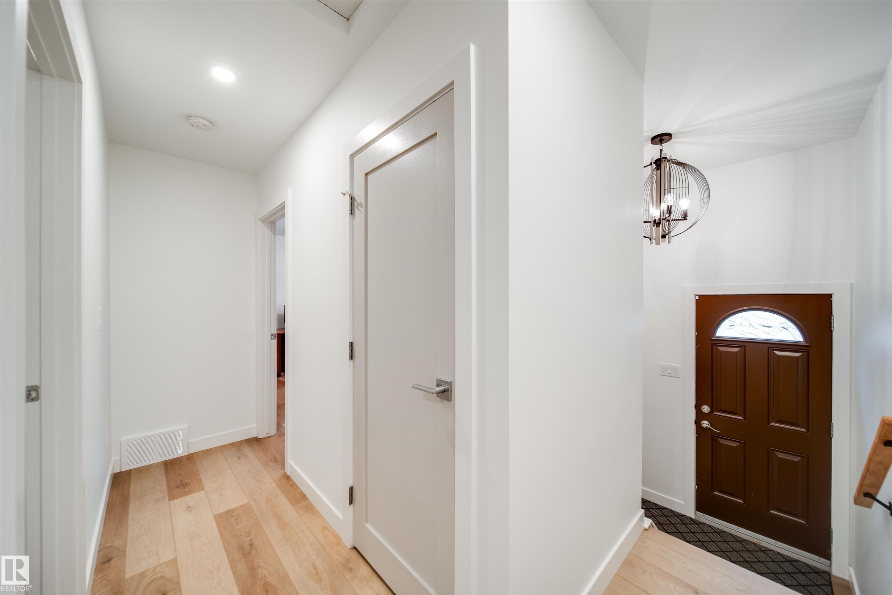 5431 113A Street, Edmonton, AB - Indoor Photo Showing Other Room