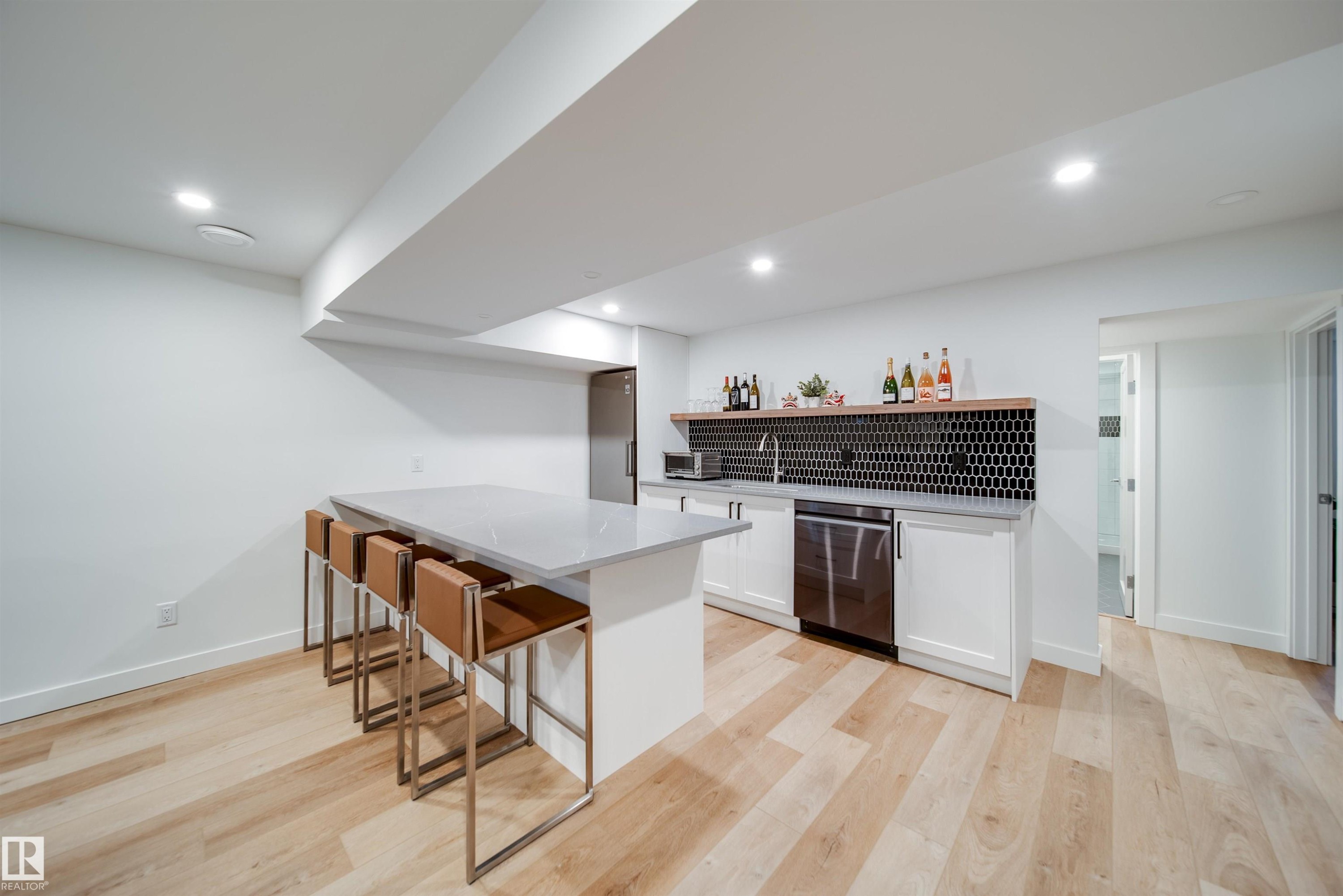 5431 113A Street, Edmonton, AB - Indoor