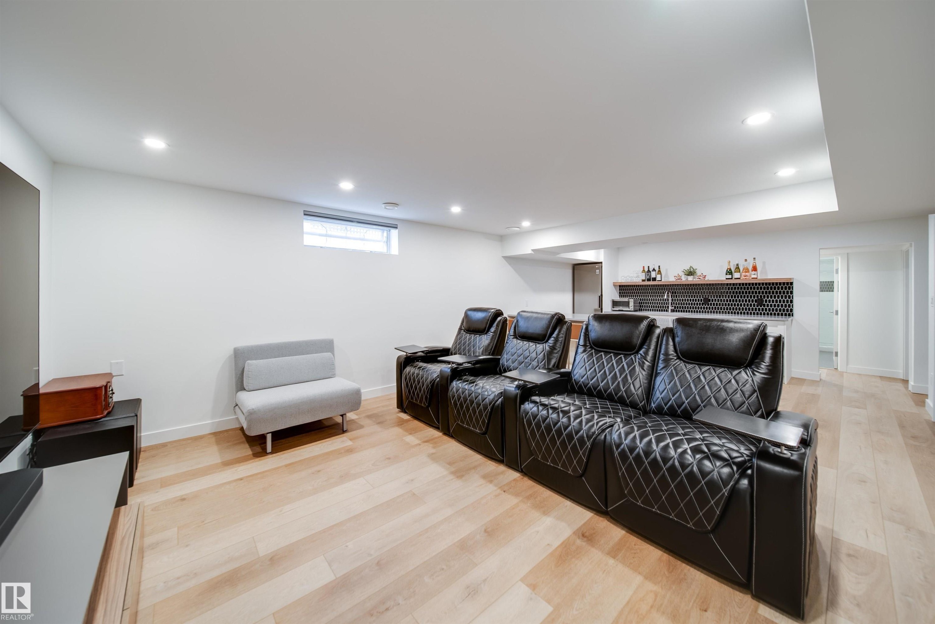 5431 113A Street, Edmonton, AB - Indoor Photo Showing Other Room