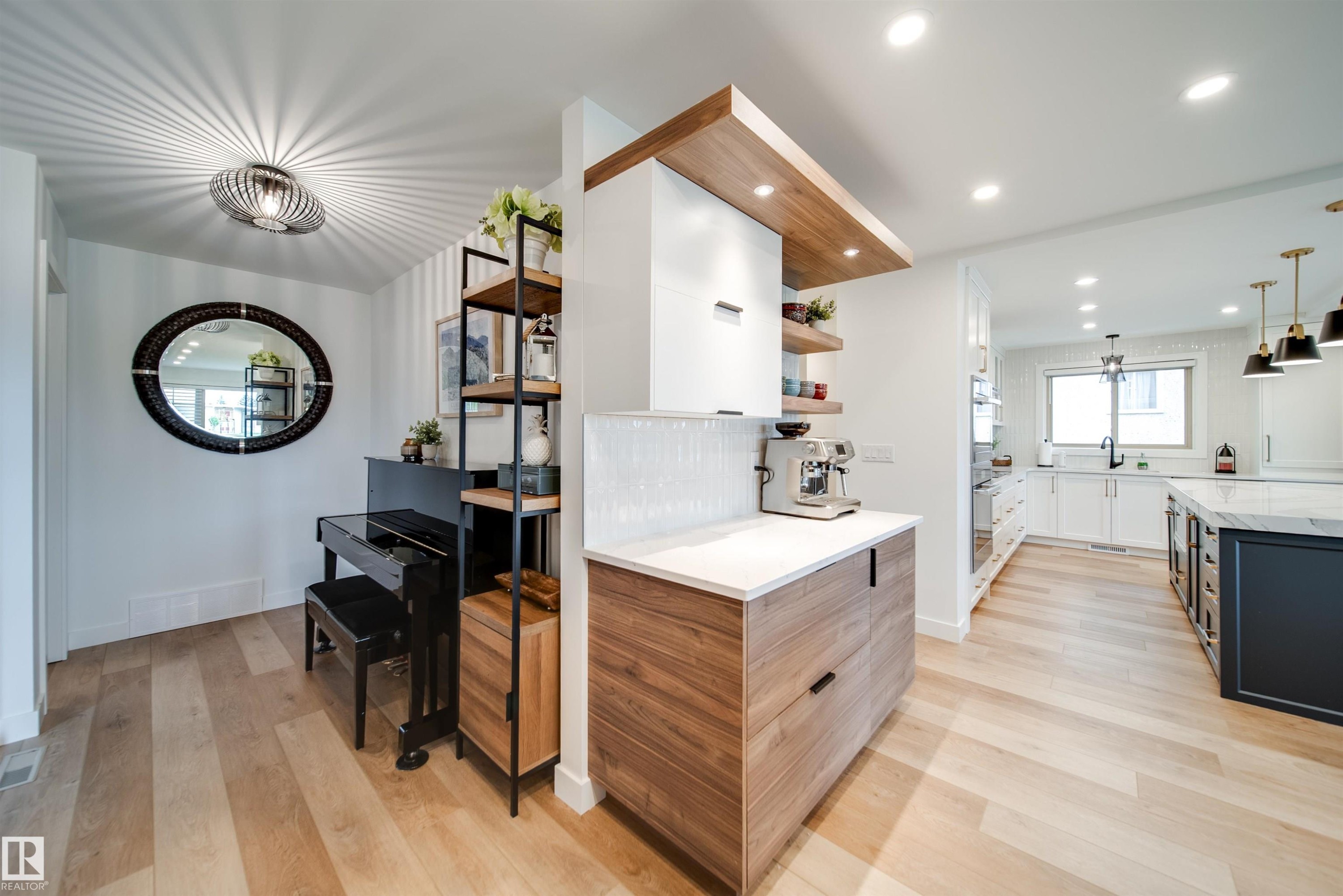 5431 113A Street, Edmonton, AB - Indoor Photo Showing Kitchen