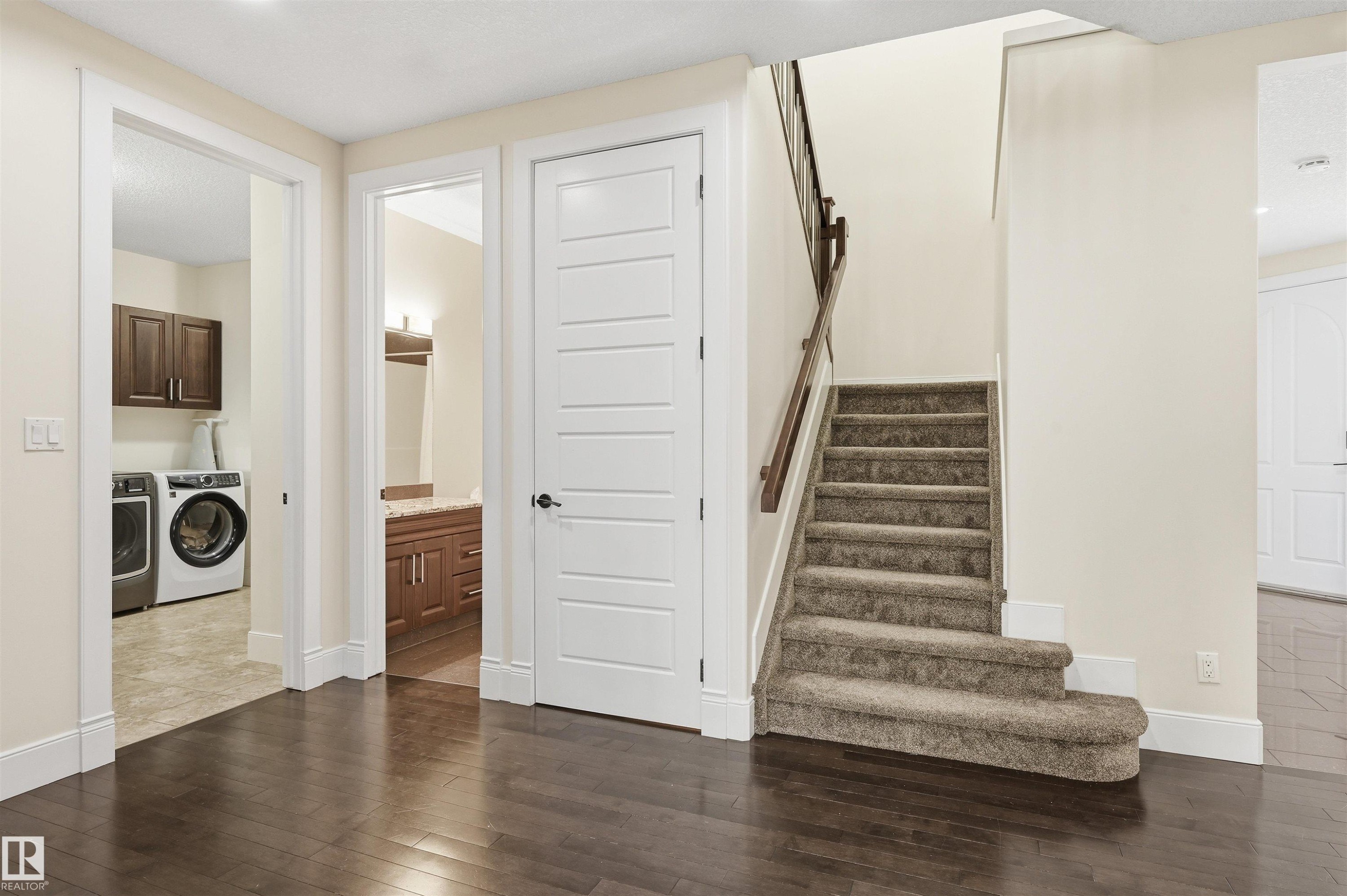 5216 Mullen Crest, Edmonton, AB