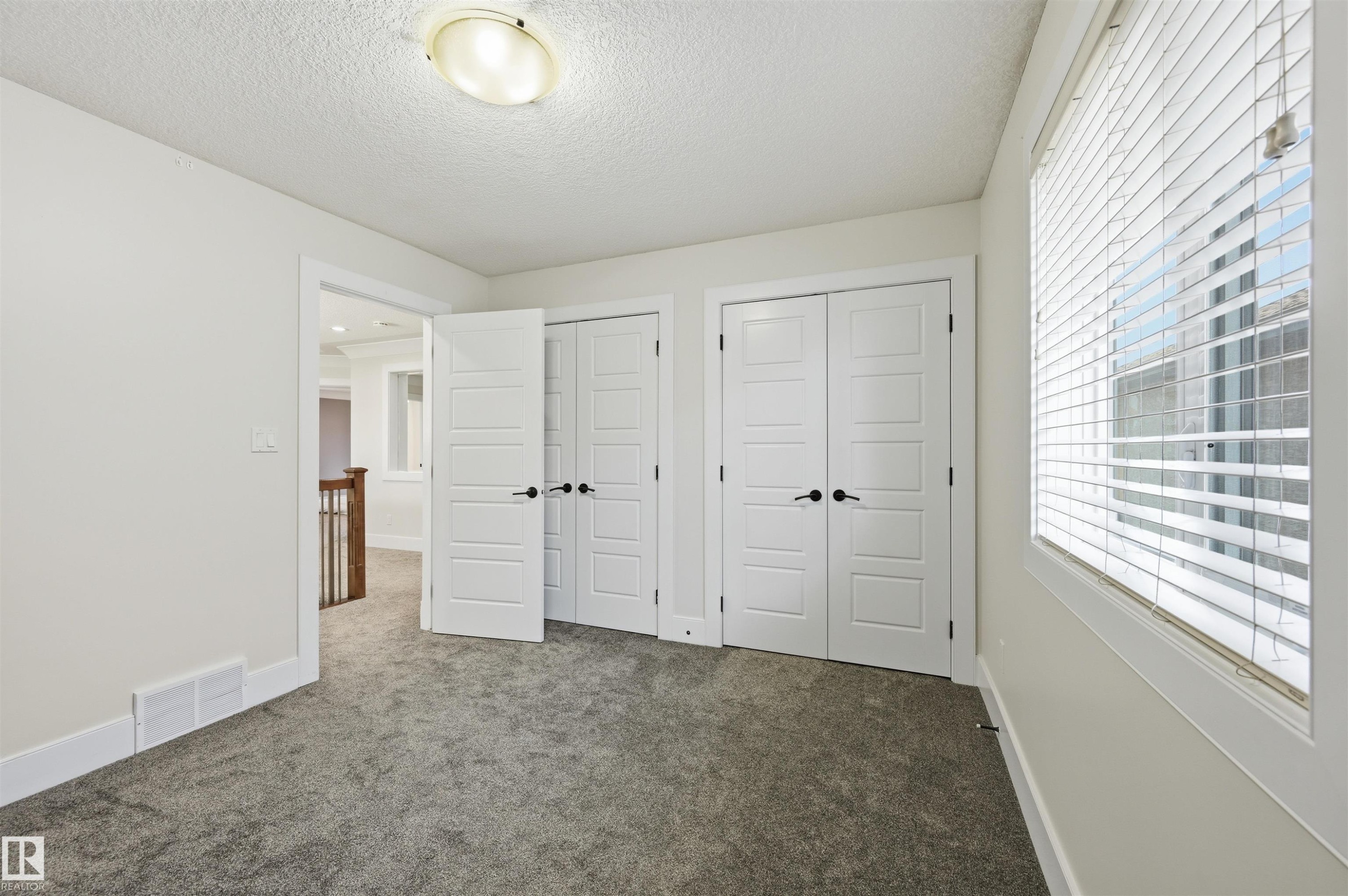 5216 Mullen Crest, Edmonton, AB