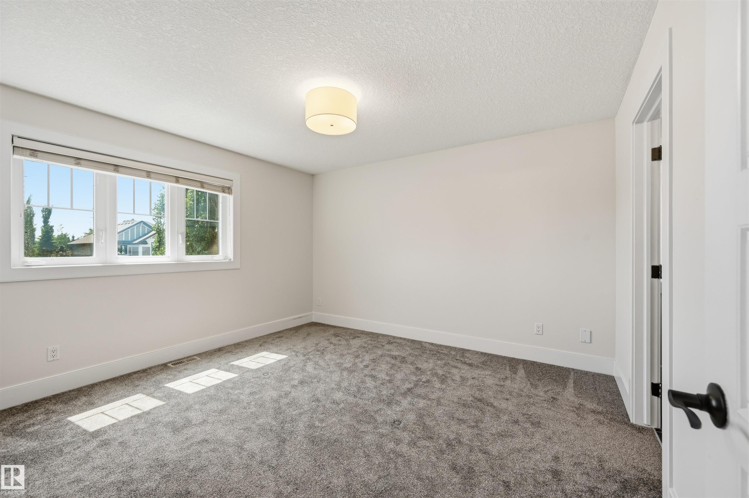 5216 Mullen Crest, Edmonton, AB