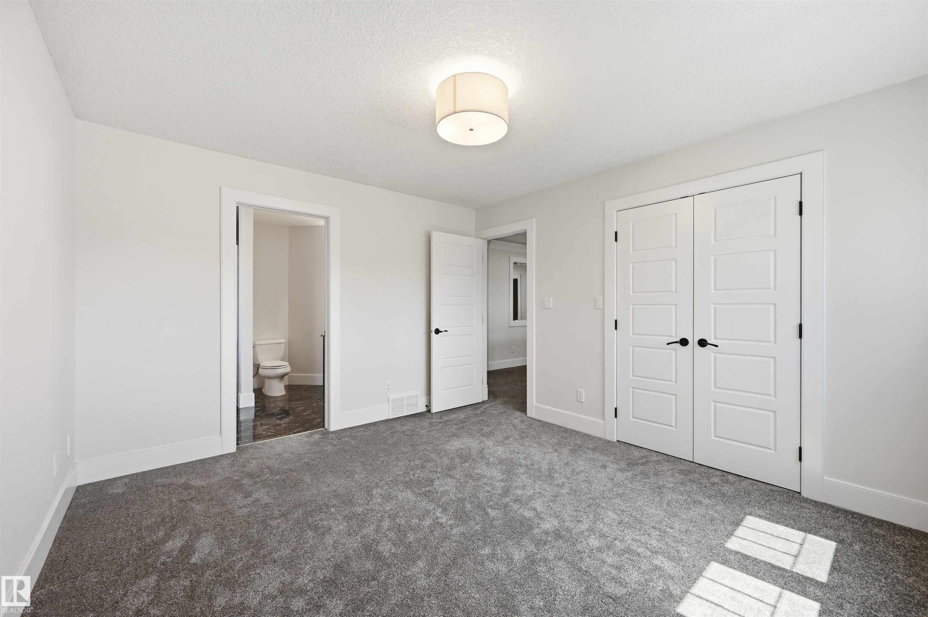 5216 Mullen Crest, Edmonton, AB