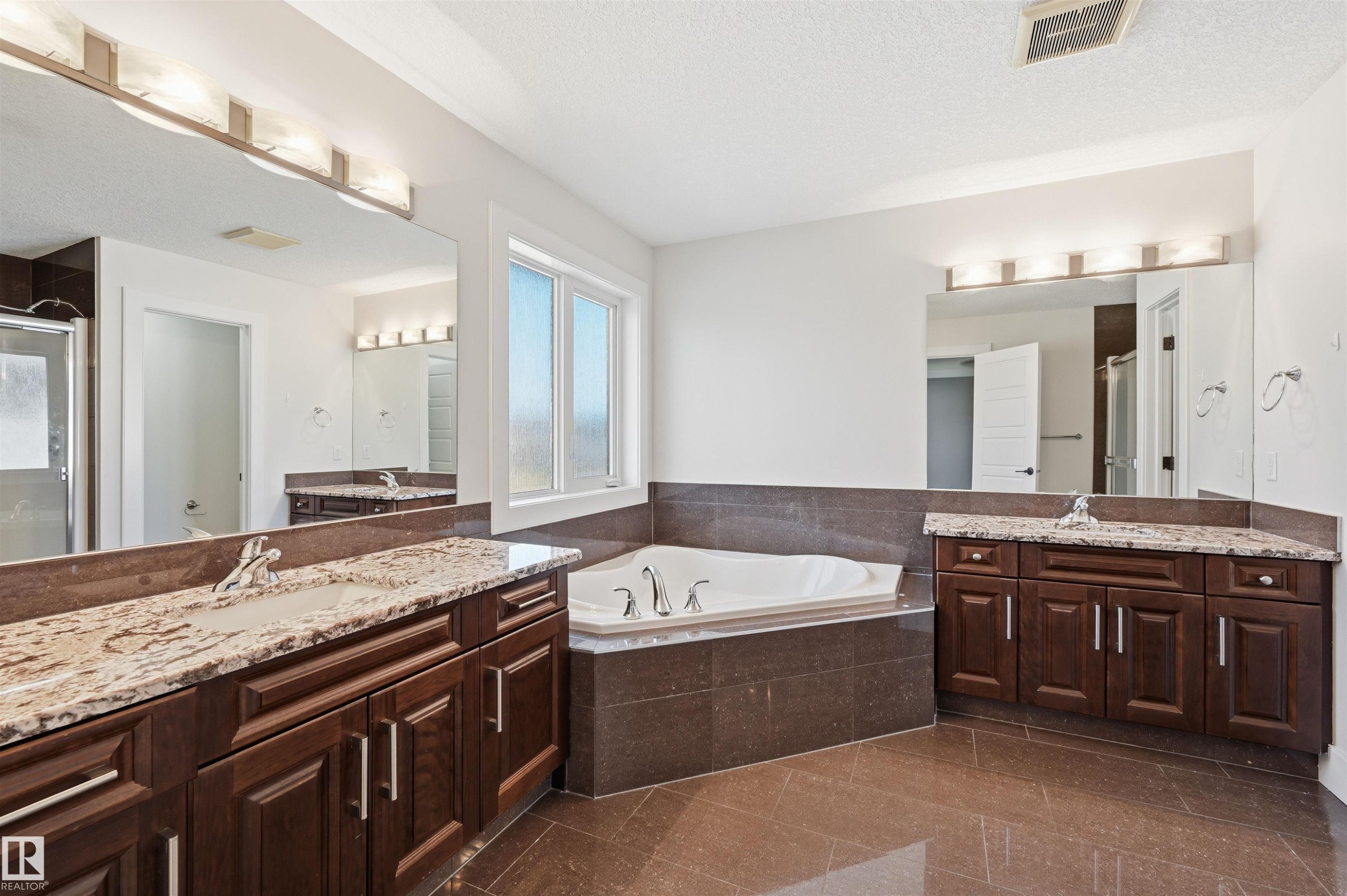 5216 Mullen Crest, Edmonton, AB