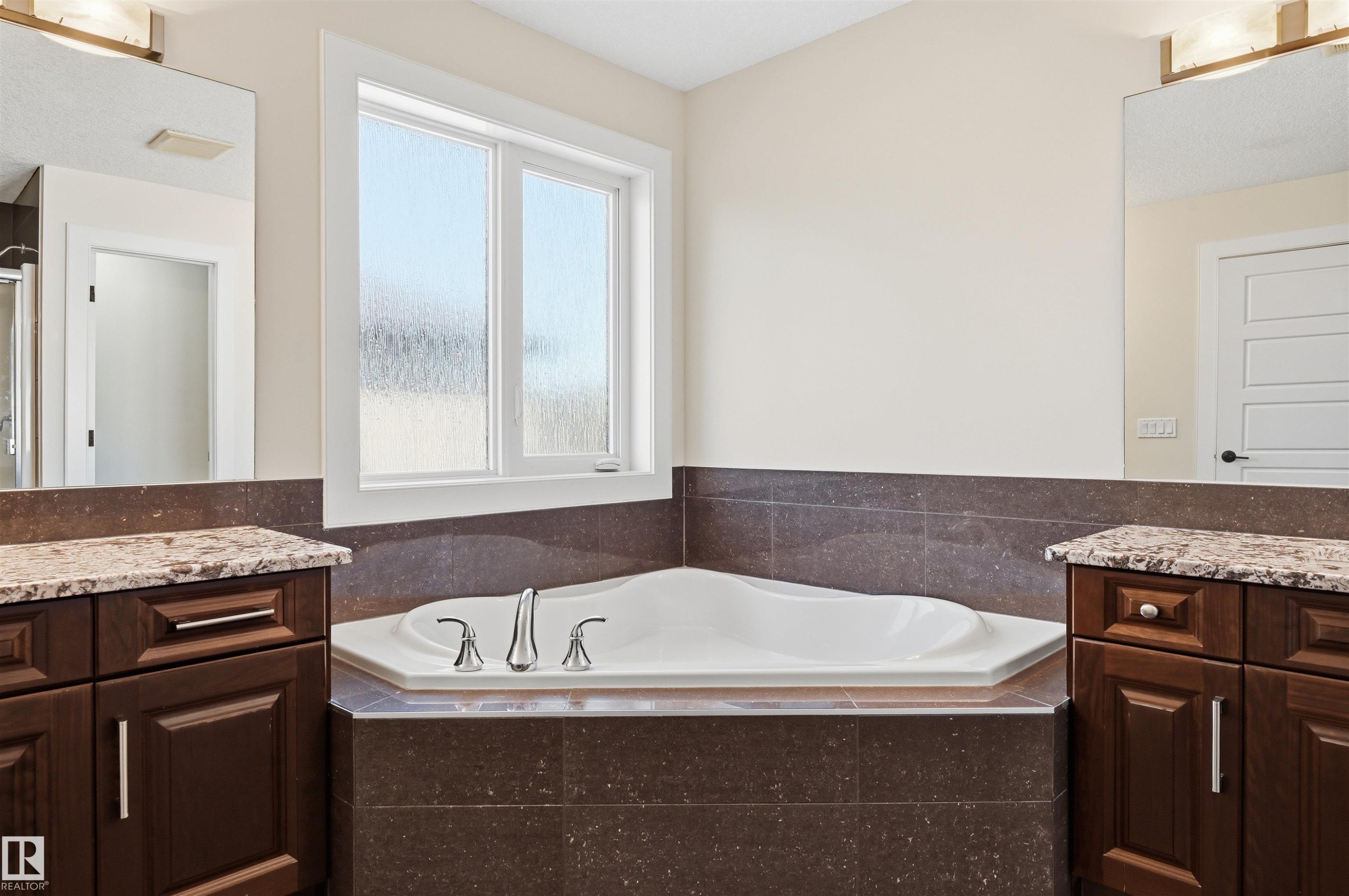 5216 Mullen Crest, Edmonton, AB