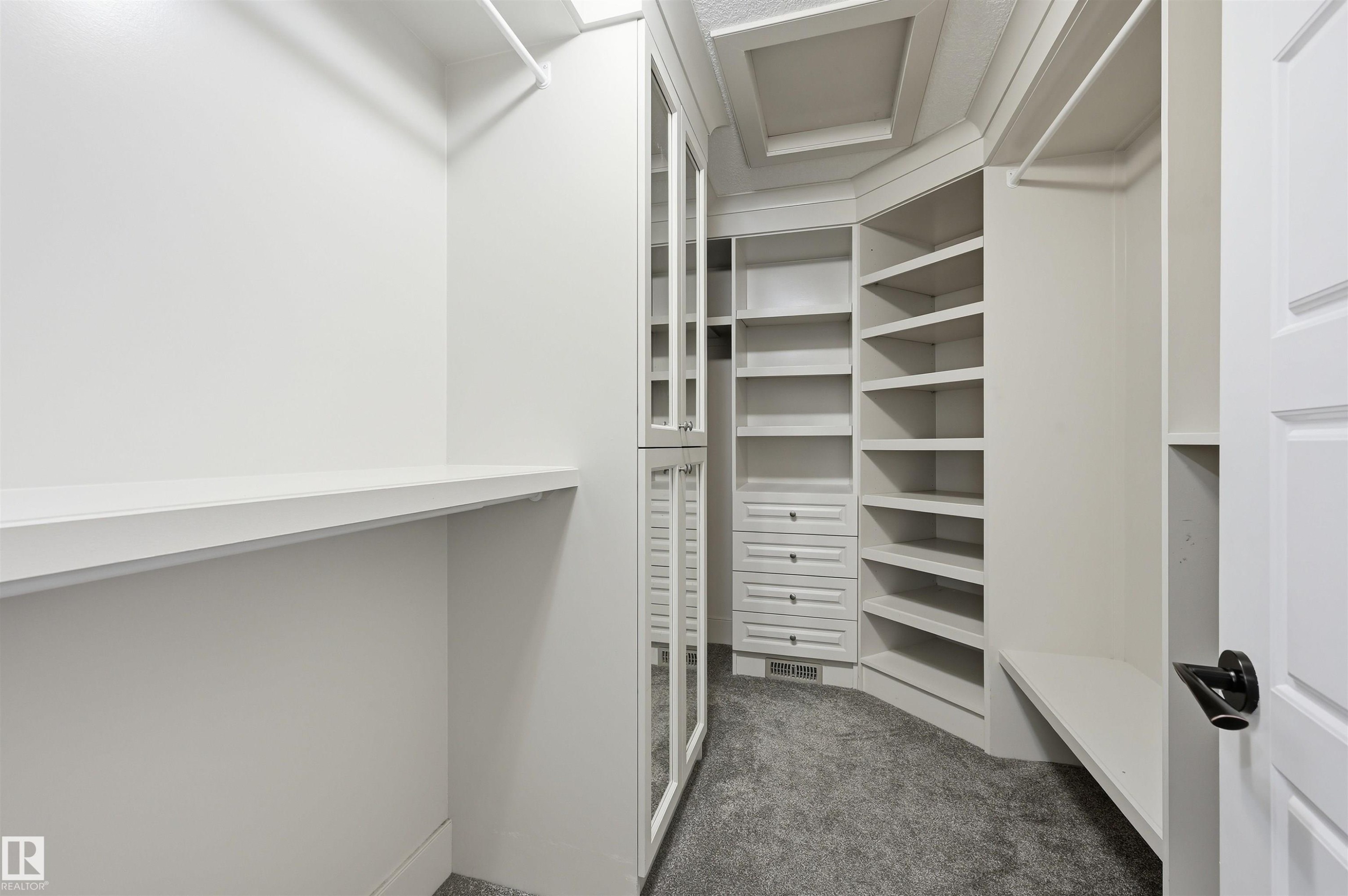5216 Mullen Crest, Edmonton, AB