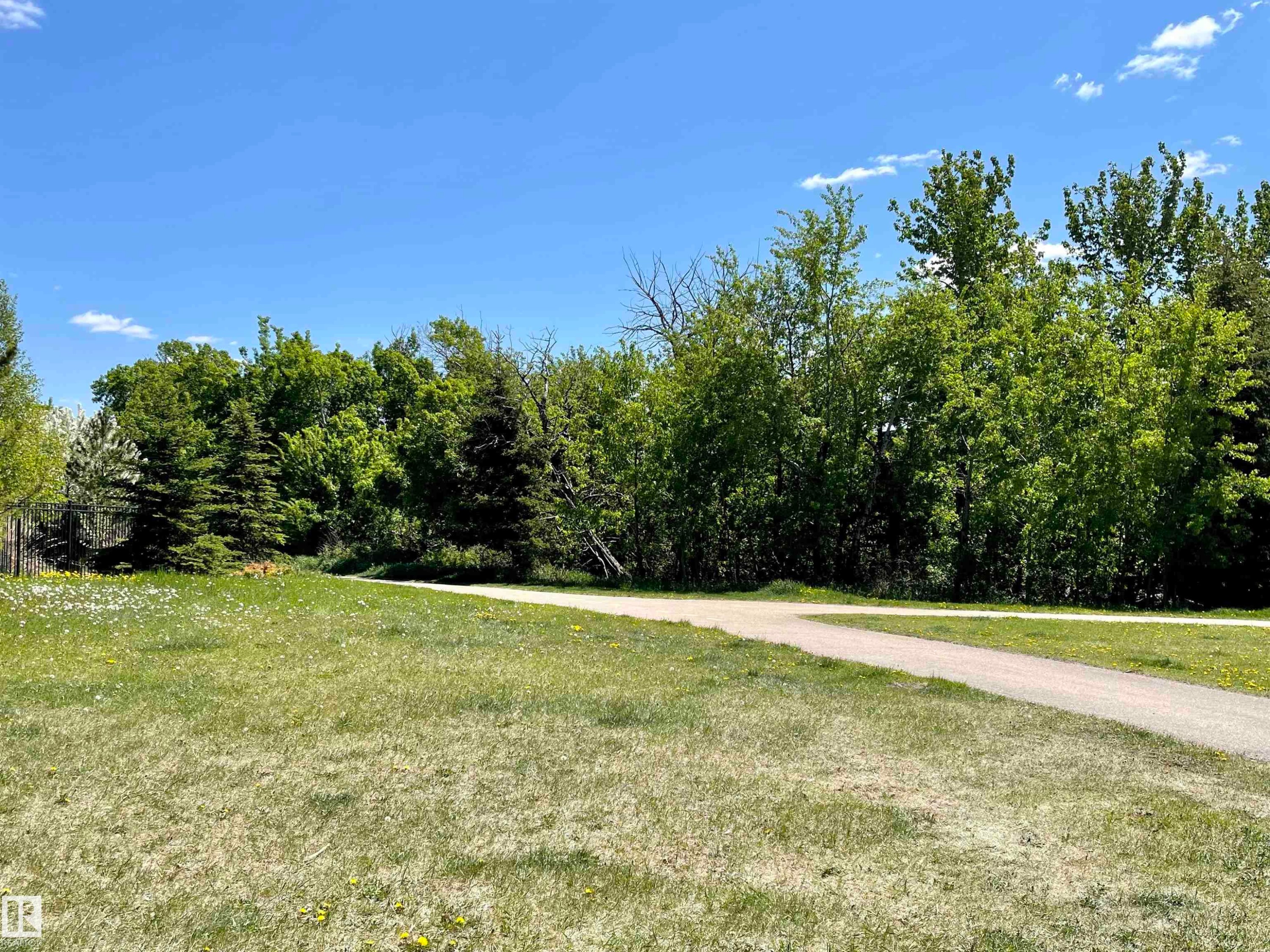 5216 Mullen Crest, Edmonton, AB