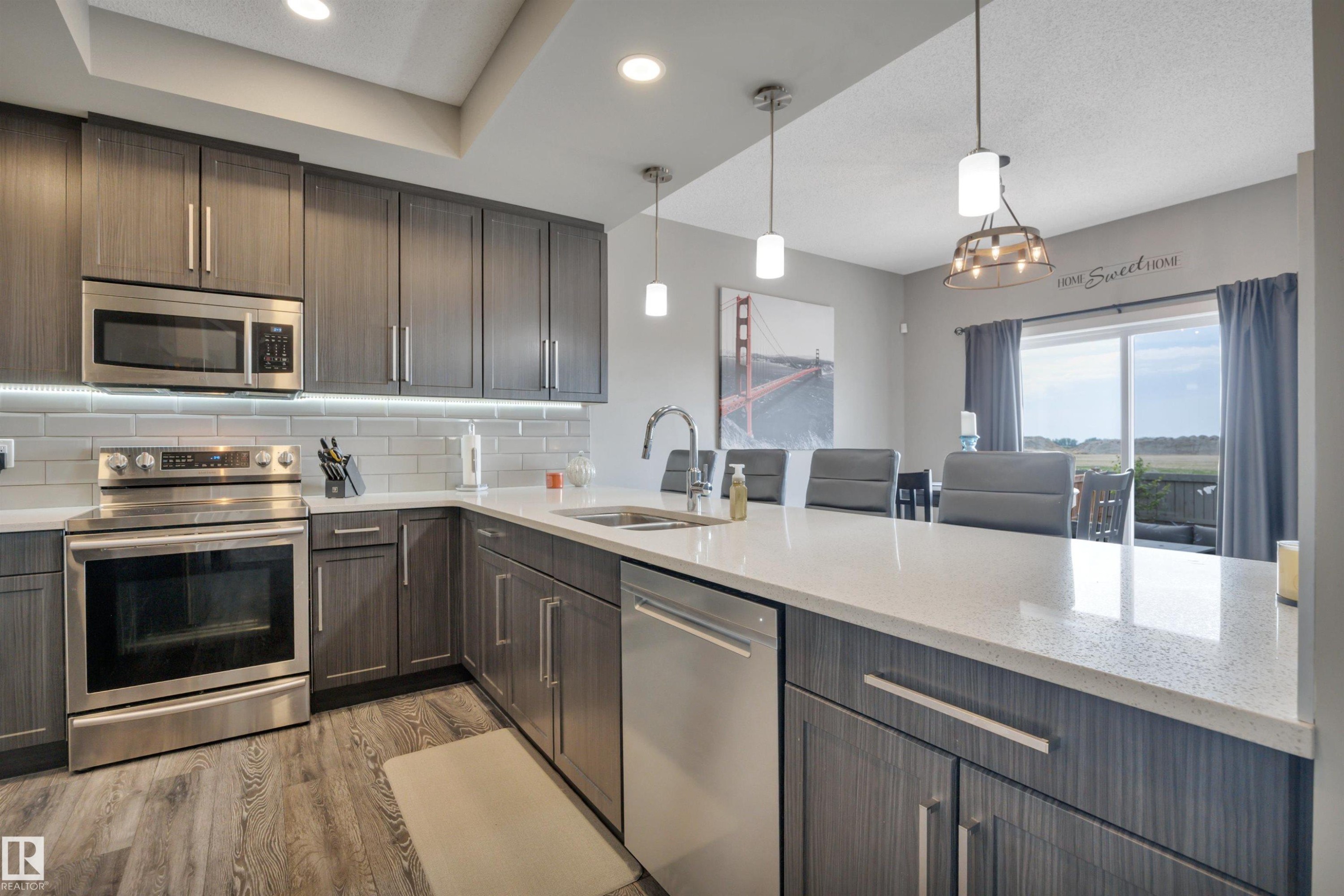 548 Reynalds Wynd, Leduc, AB - Indoor Photo Showing Kitchen With Double Sink With Upgraded Kitchen