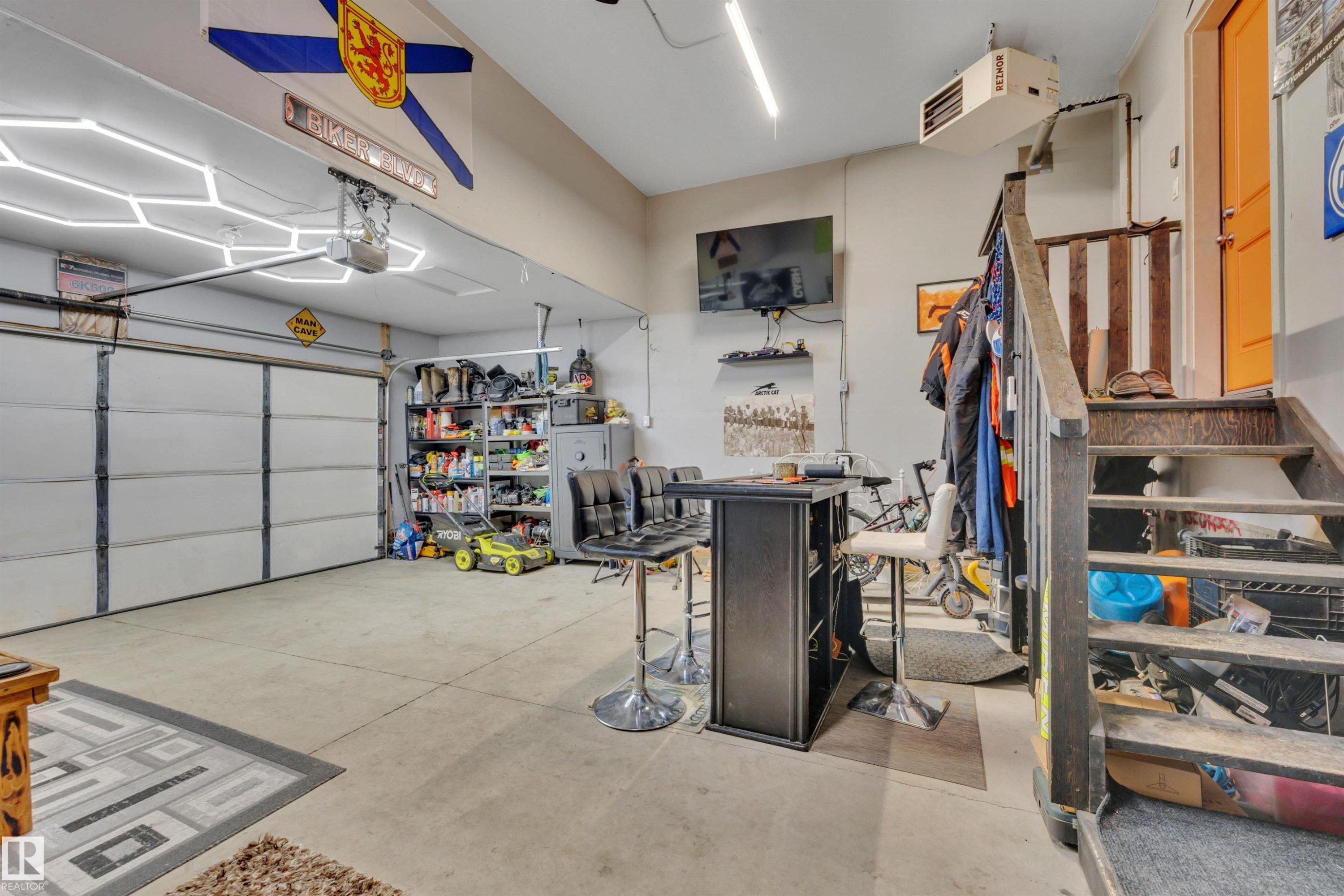 548 Reynalds Wynd, Leduc, AB - Indoor Photo Showing Garage
