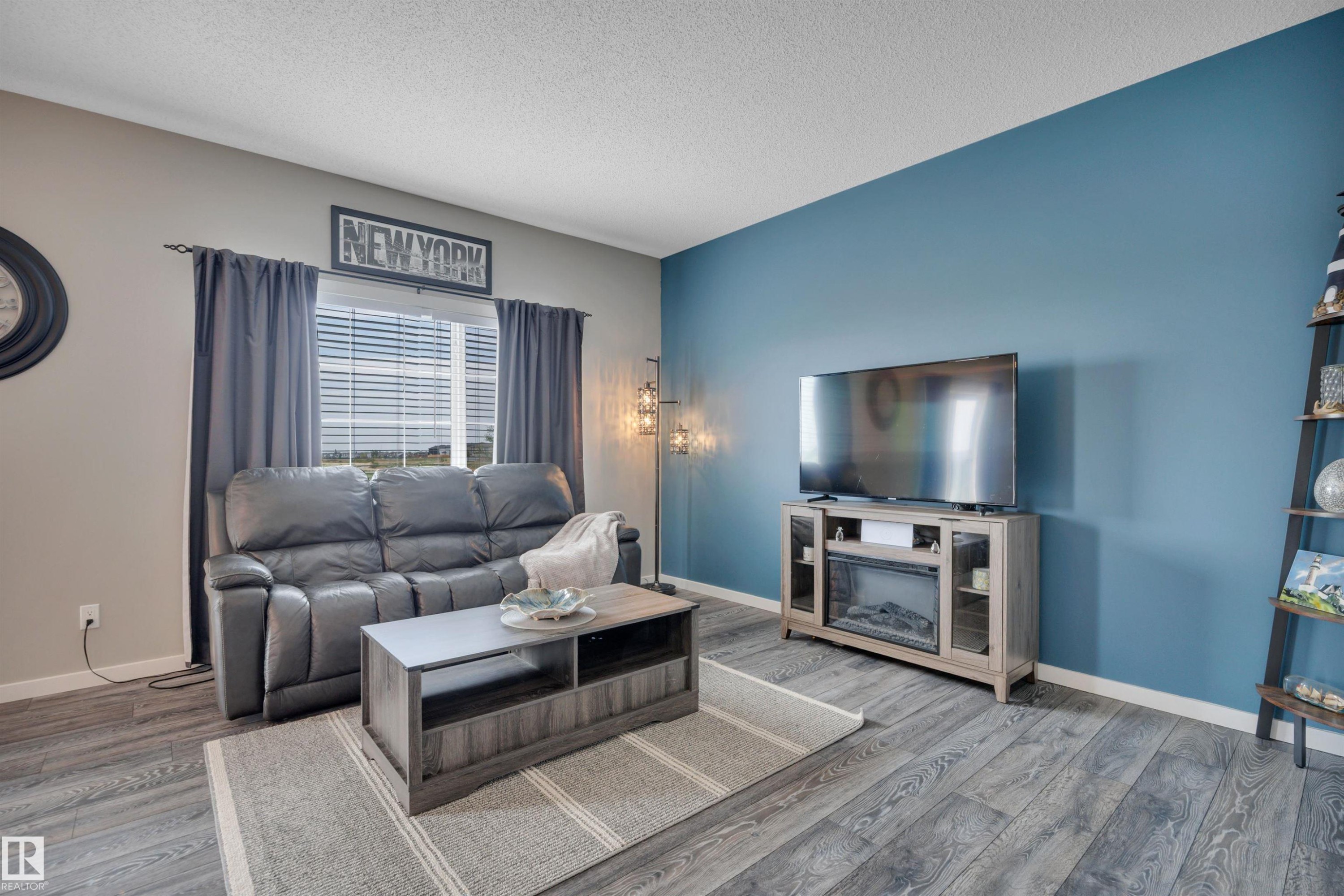 548 Reynalds Wynd, Leduc, AB - Indoor Photo Showing Living Room