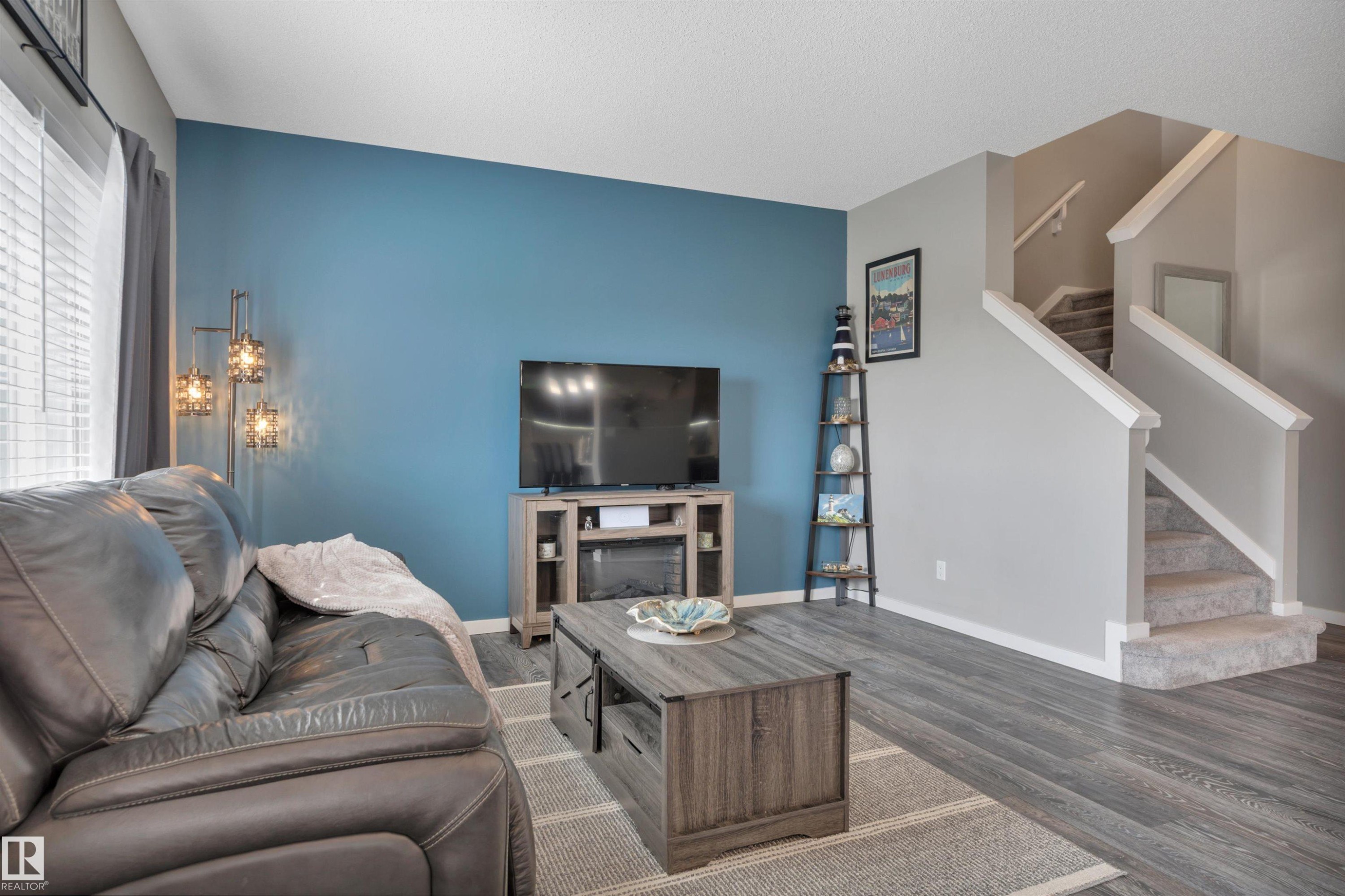 548 Reynalds Wynd, Leduc, AB - Indoor Photo Showing Living Room