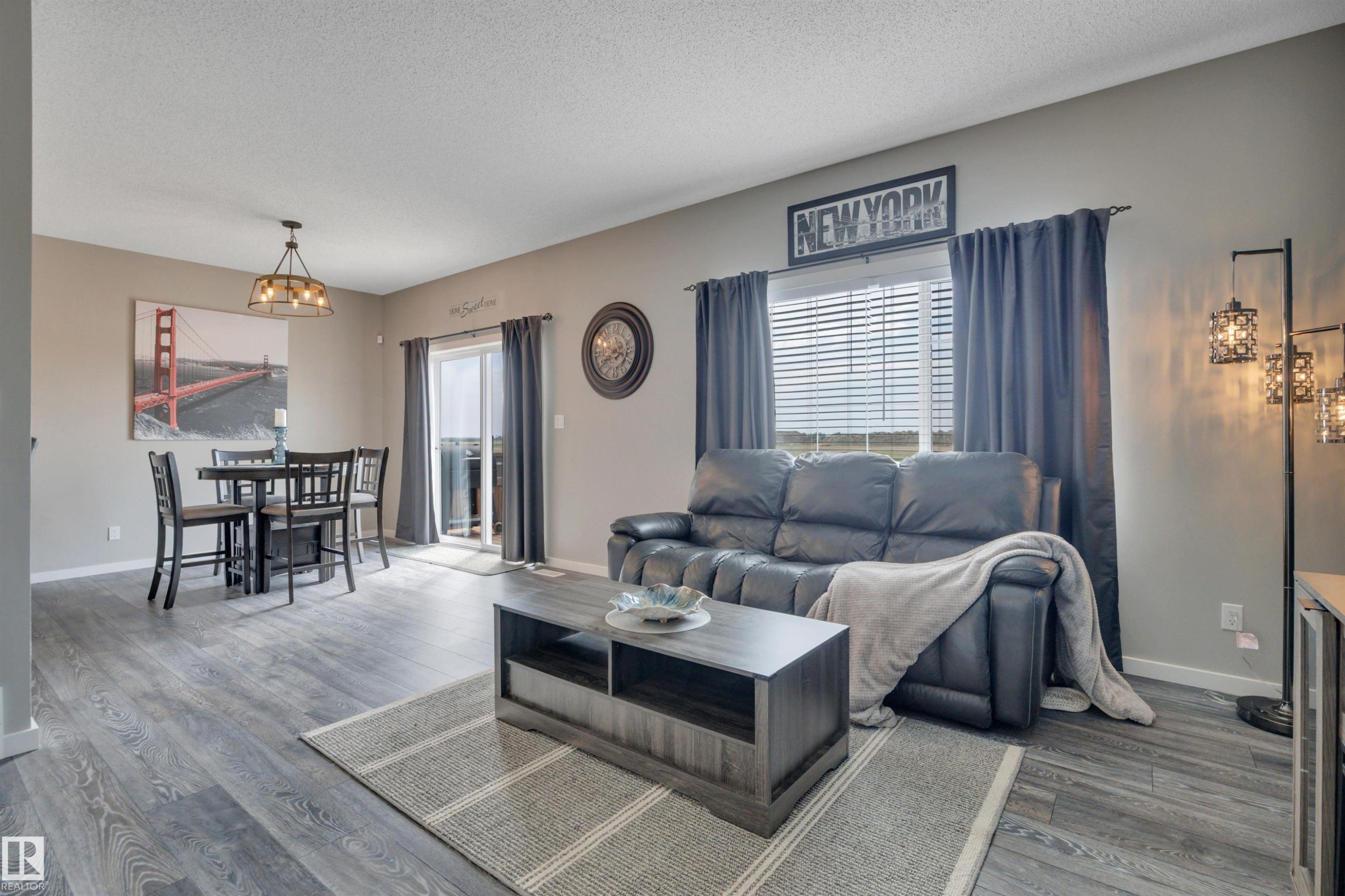 548 Reynalds Wynd, Leduc, AB - Indoor Photo Showing Living Room