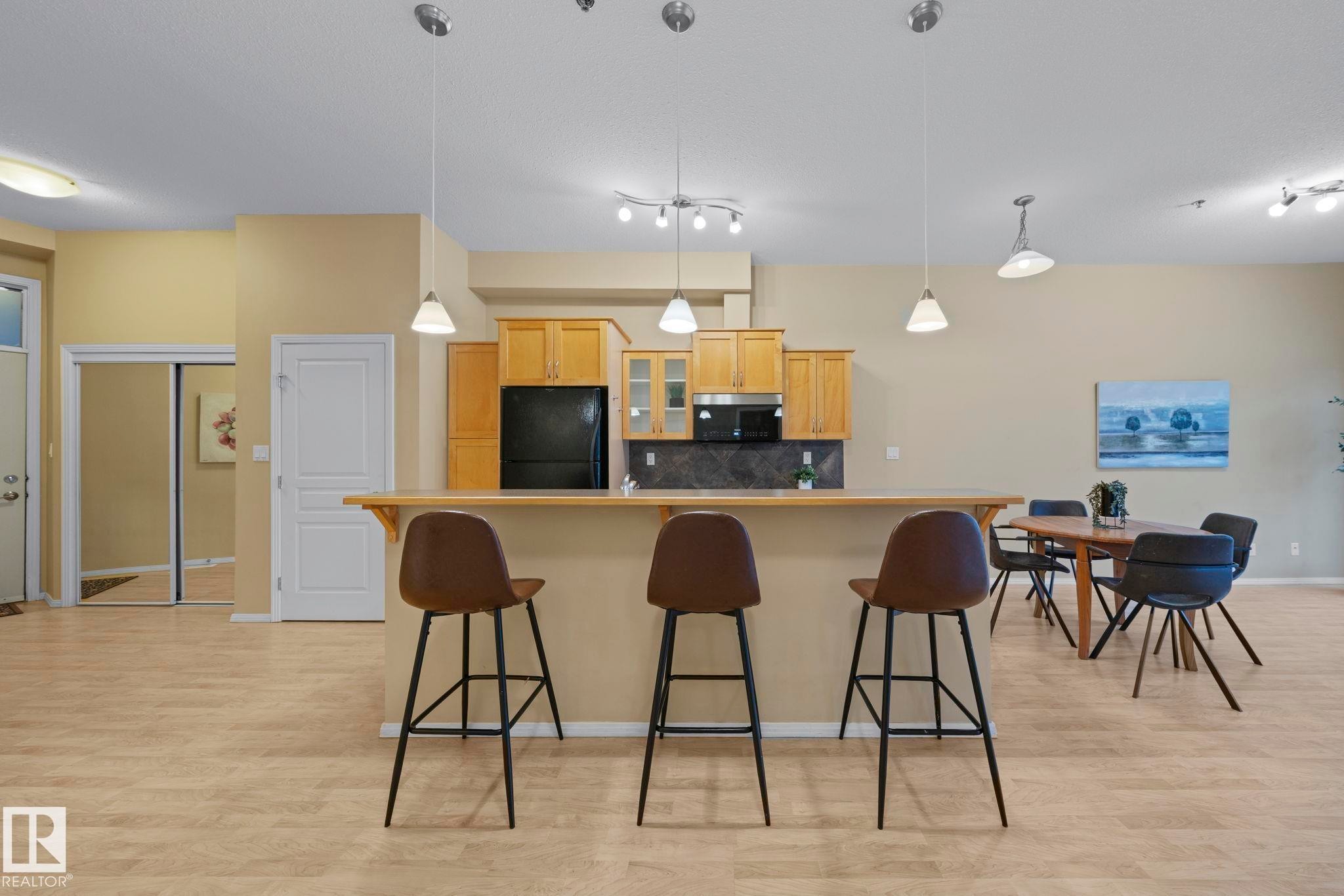 308 10147 112 Street, Edmonton, AB