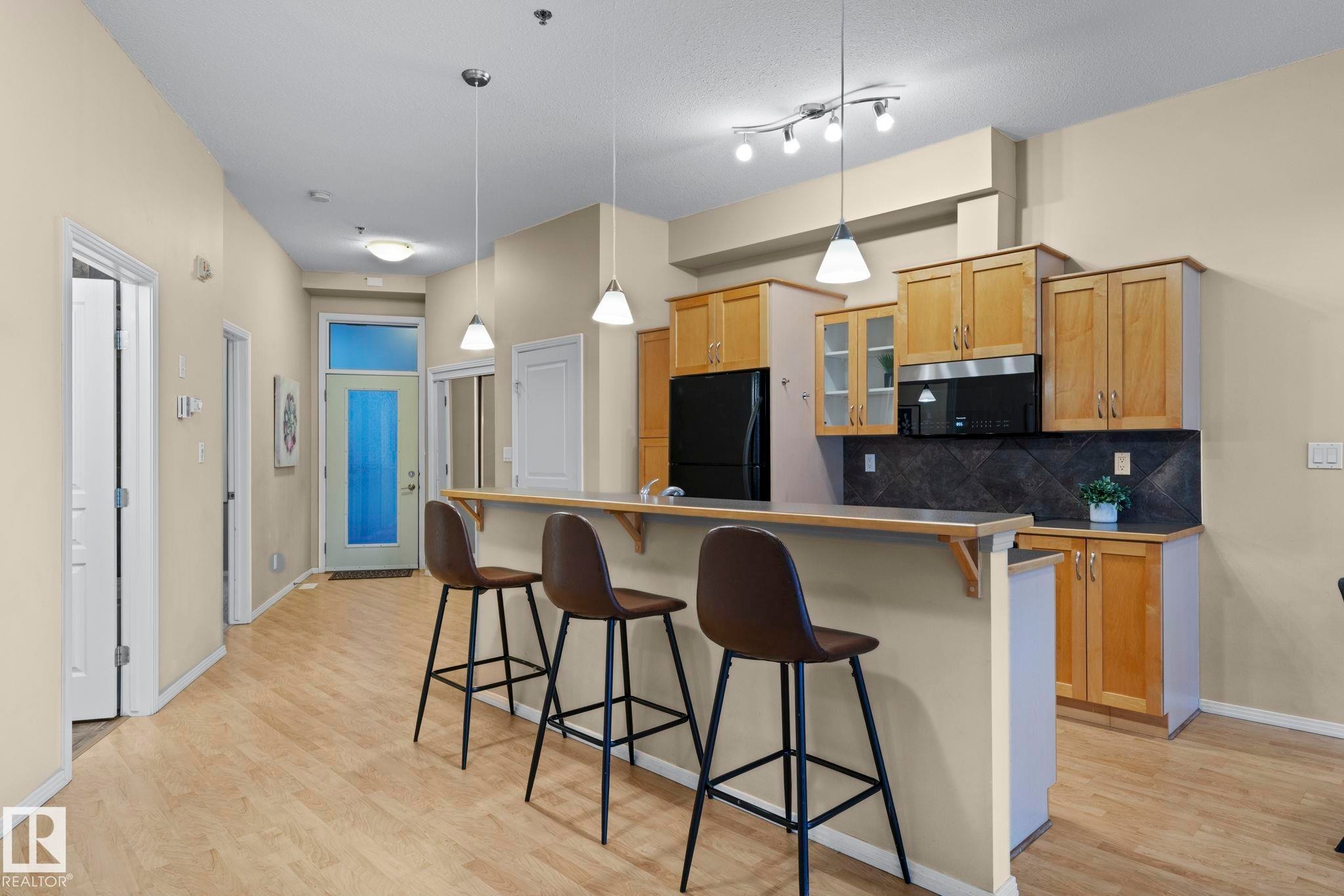 308 10147 112 Street, Edmonton, AB