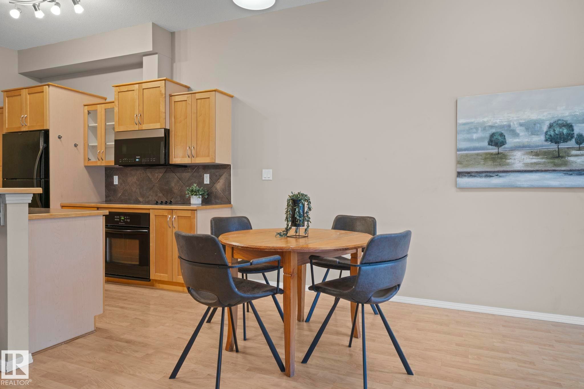 308 10147 112 Street, Edmonton, AB