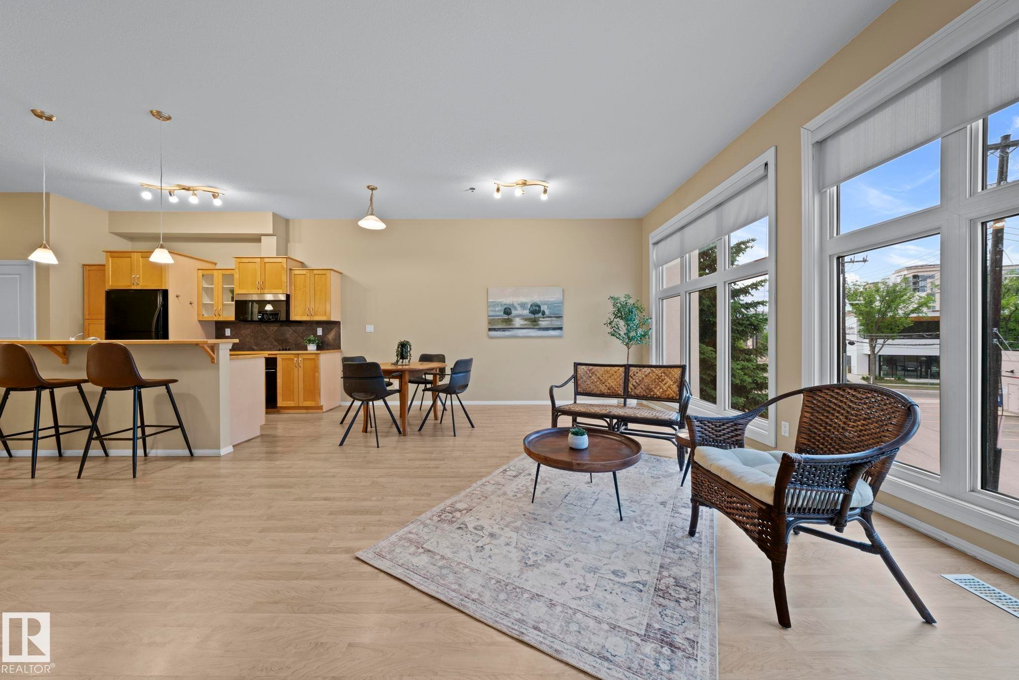 308 10147 112 Street, Edmonton, AB