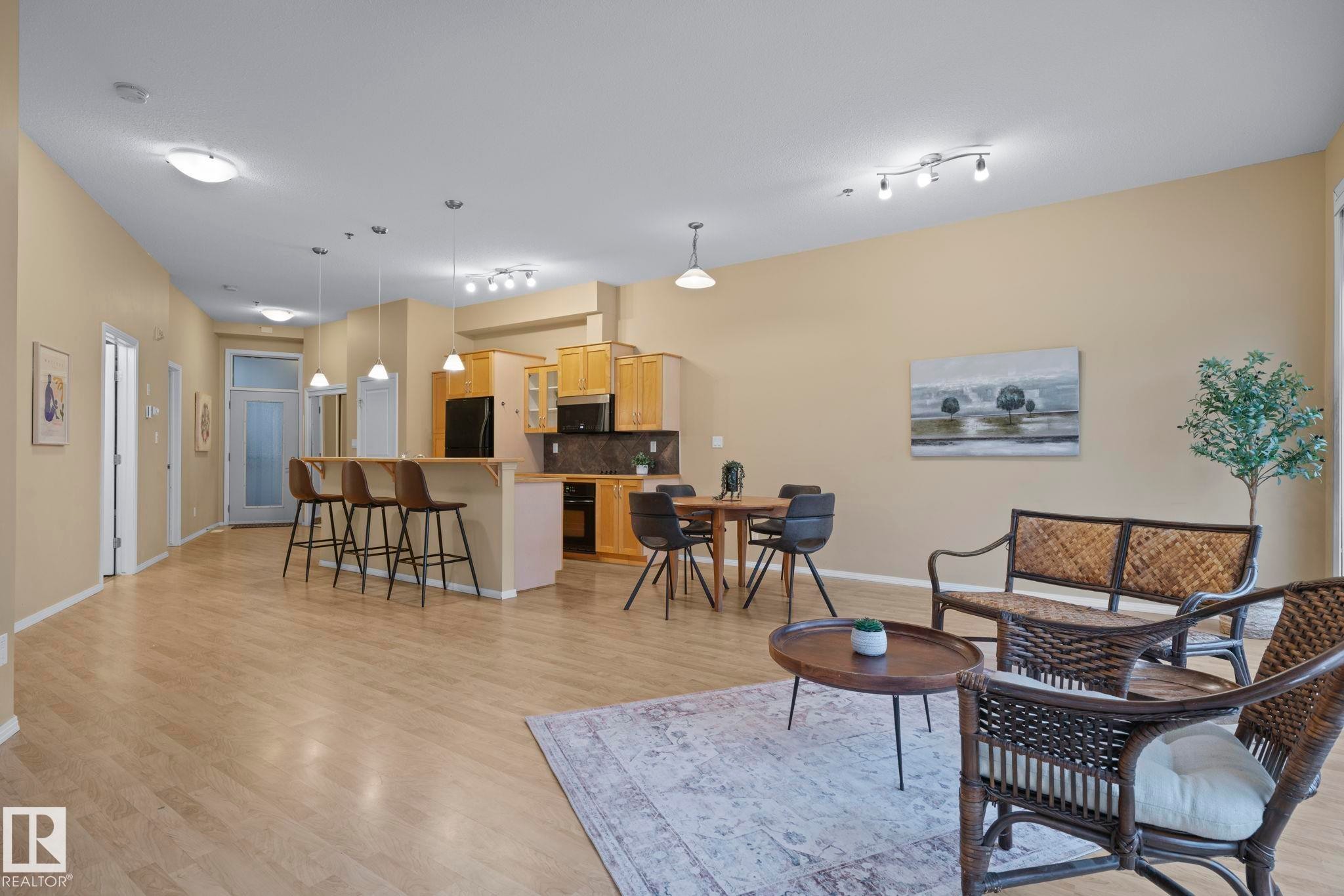 308 10147 112 Street, Edmonton, AB