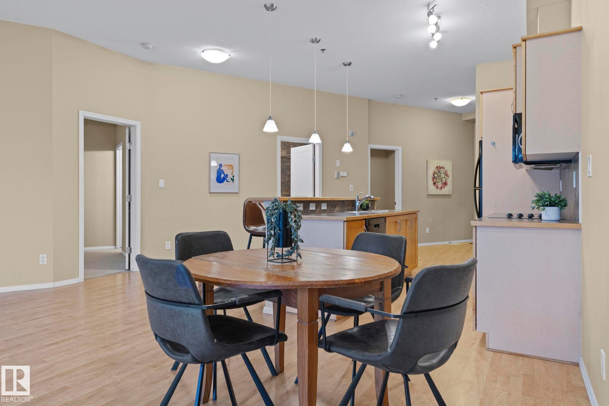 308 10147 112 Street, Edmonton, AB