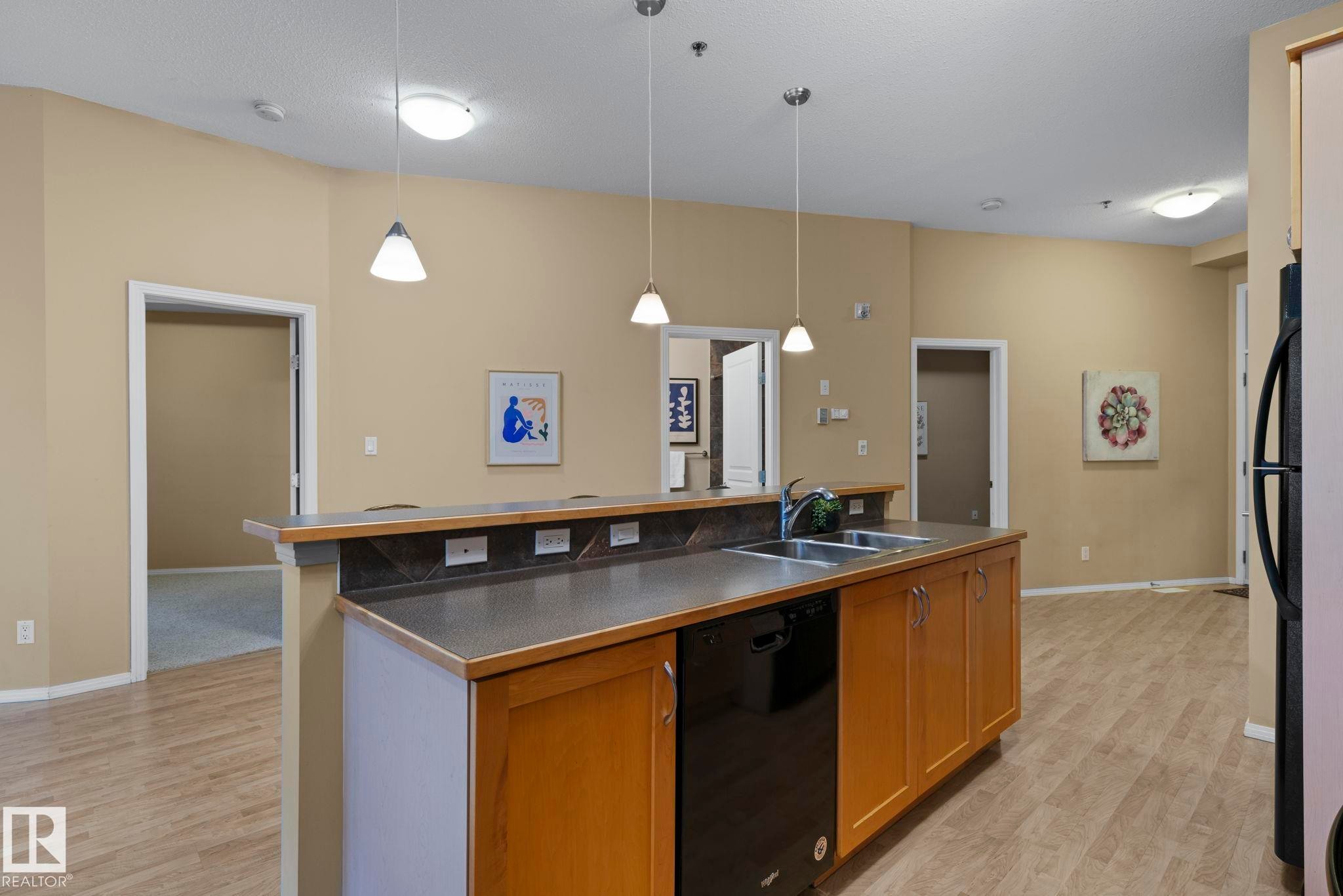 308 10147 112 Street, Edmonton, AB
