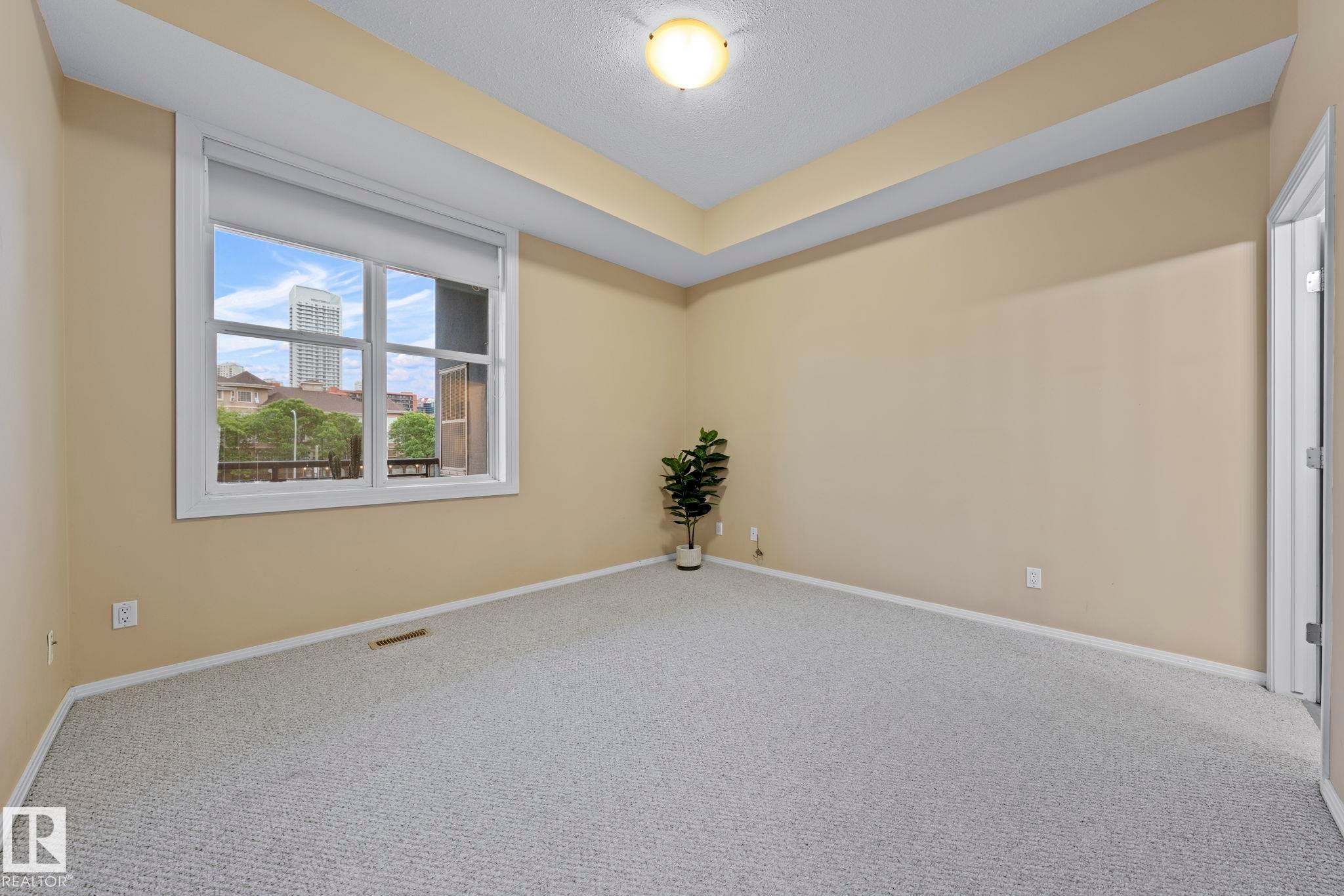 308 10147 112 Street, Edmonton, AB