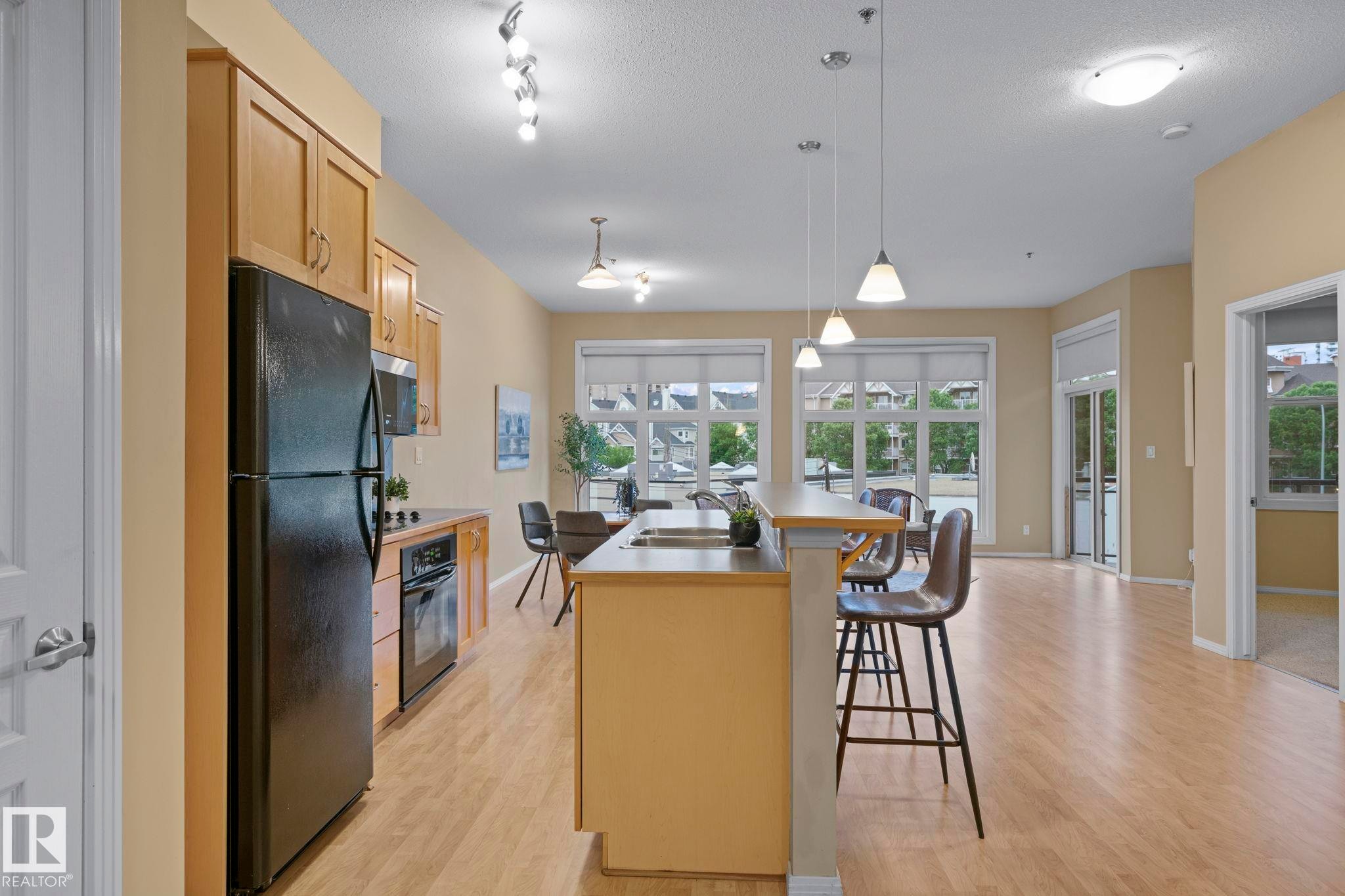 308 10147 112 Street, Edmonton, AB