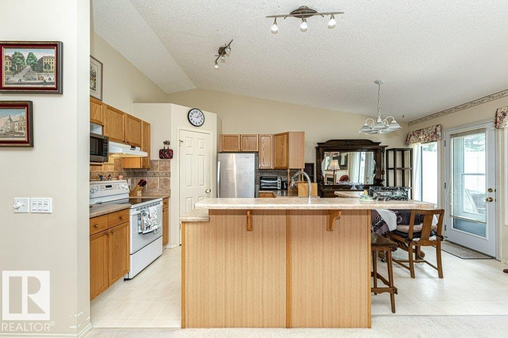 40 8 Dechene Road, Edmonton, AB