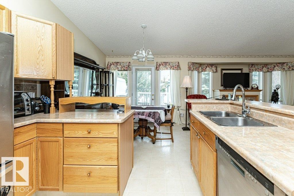 40 8 Dechene Road, Edmonton, AB