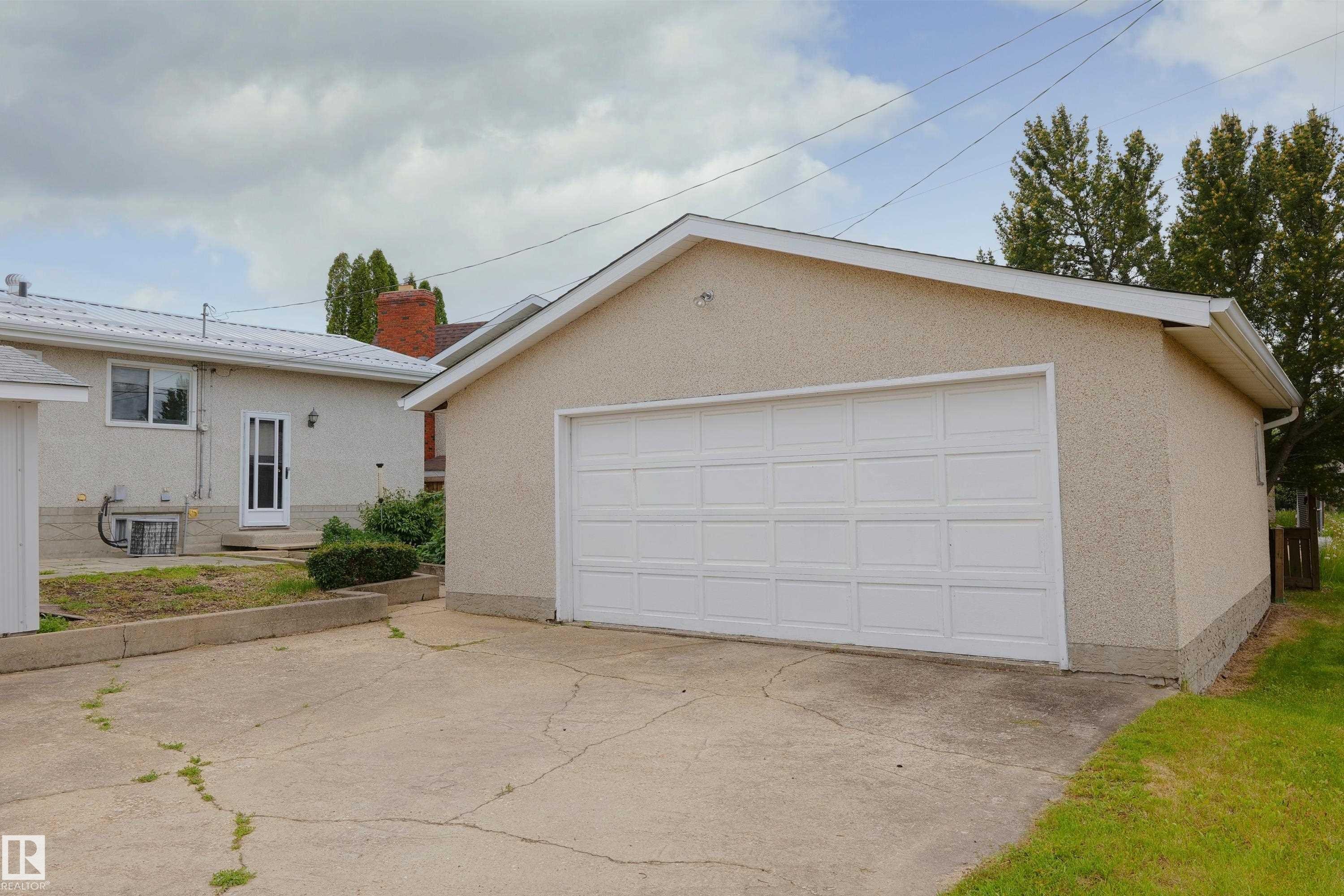 4906 43A Street, Barrhead, AB