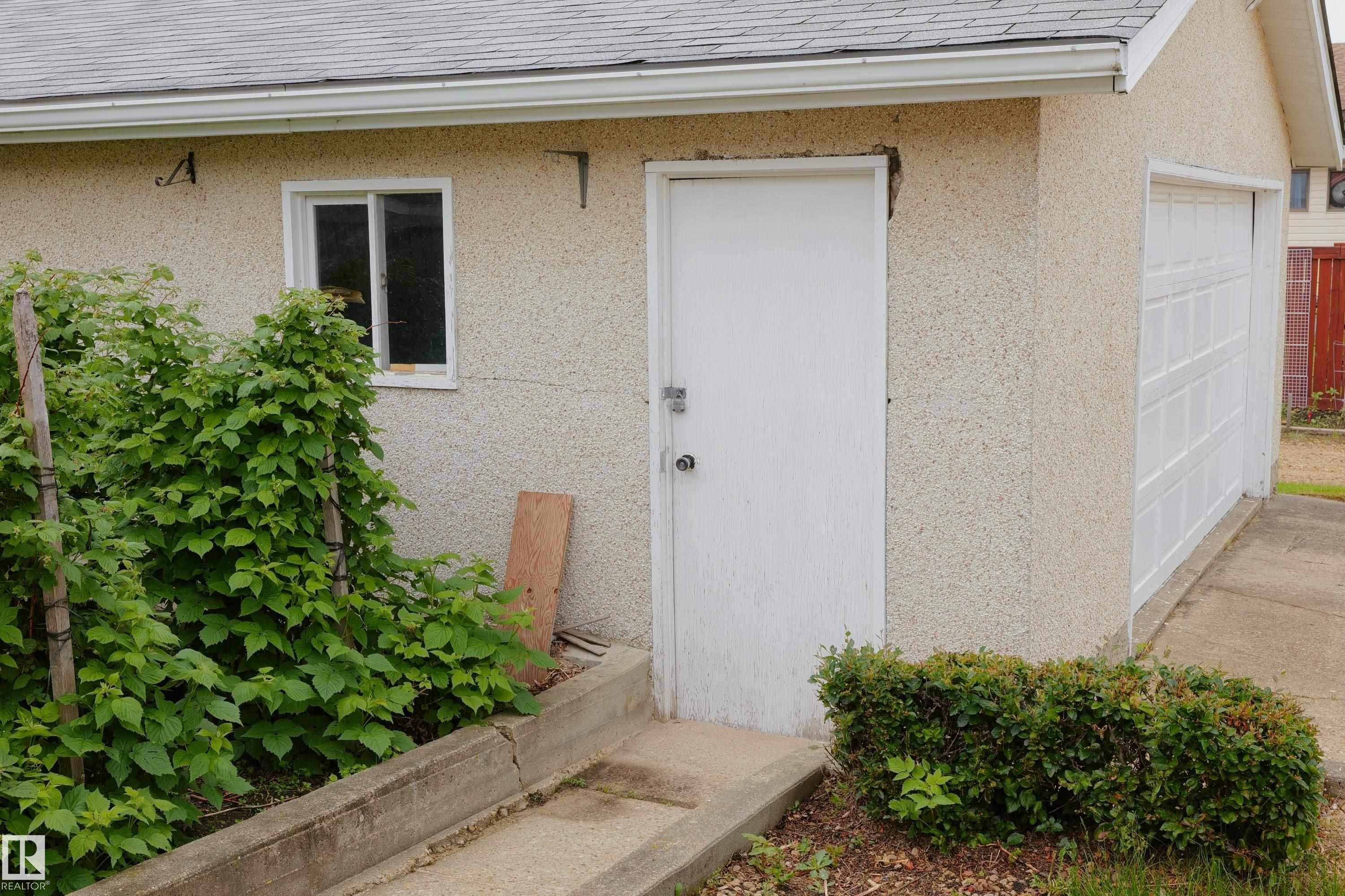 4906 43A Street, Barrhead, AB