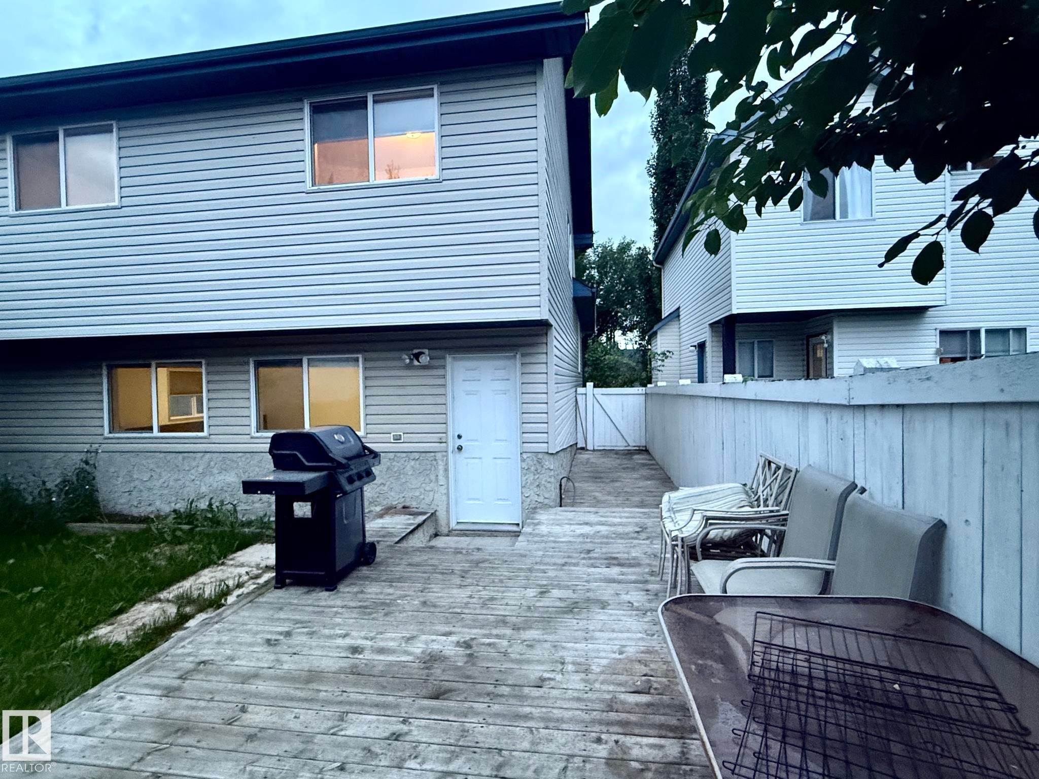 Rear exterior featuring horizontal vinyl siding and multiple windows - 1978 Tomlinson Green Green, Edmonton, AB