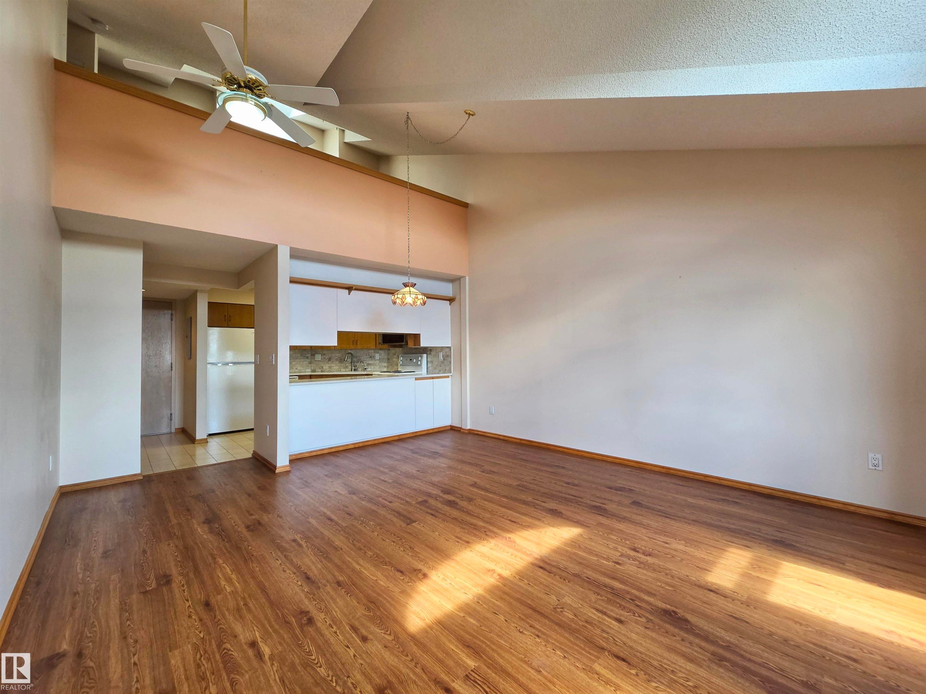 #407 2011 137 Av Nw, Edmonton, AB - Indoor Photo Showing Other Room