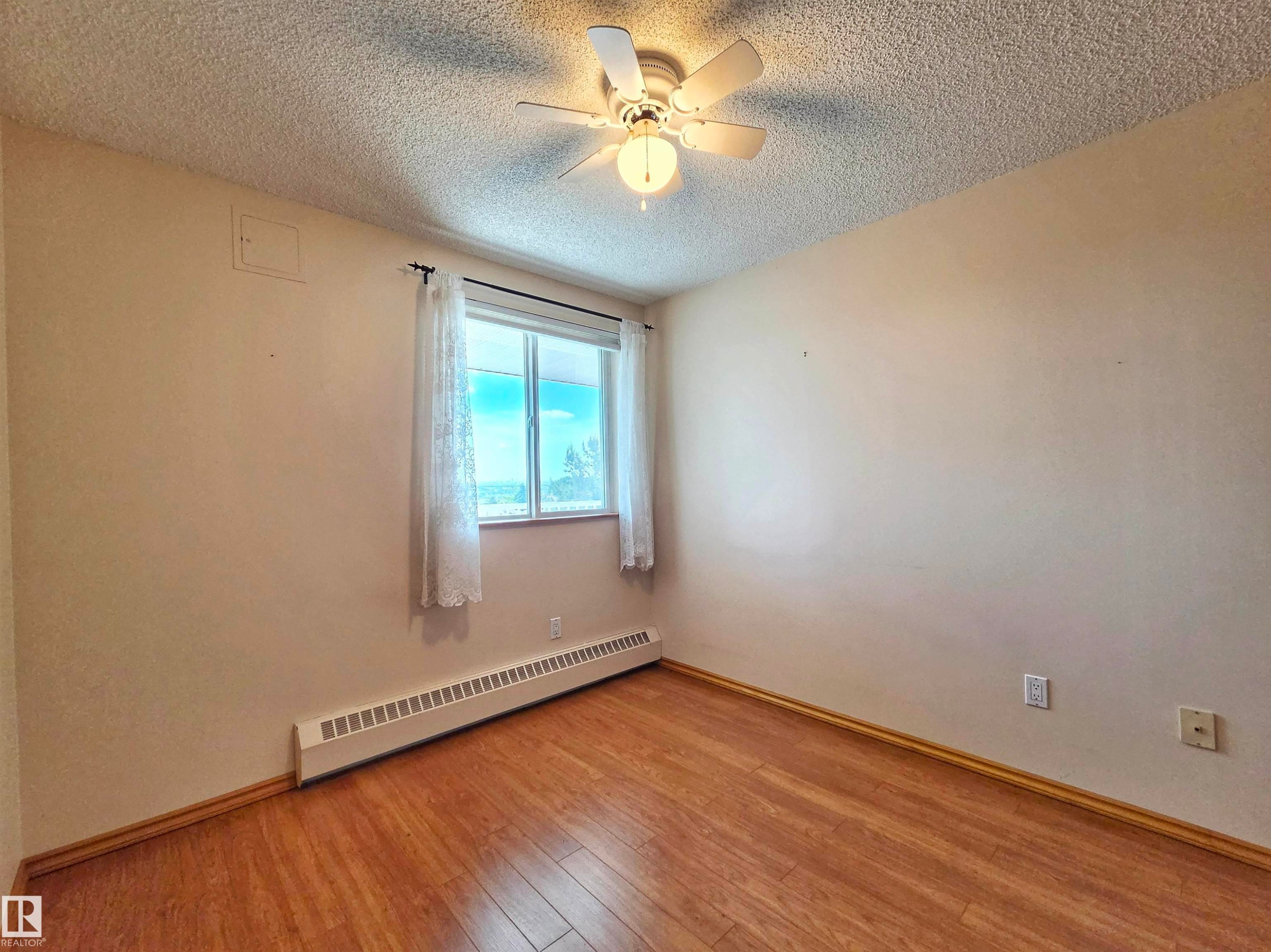 #407 2011 137 Av Nw, Edmonton, AB - Indoor Photo Showing Other Room