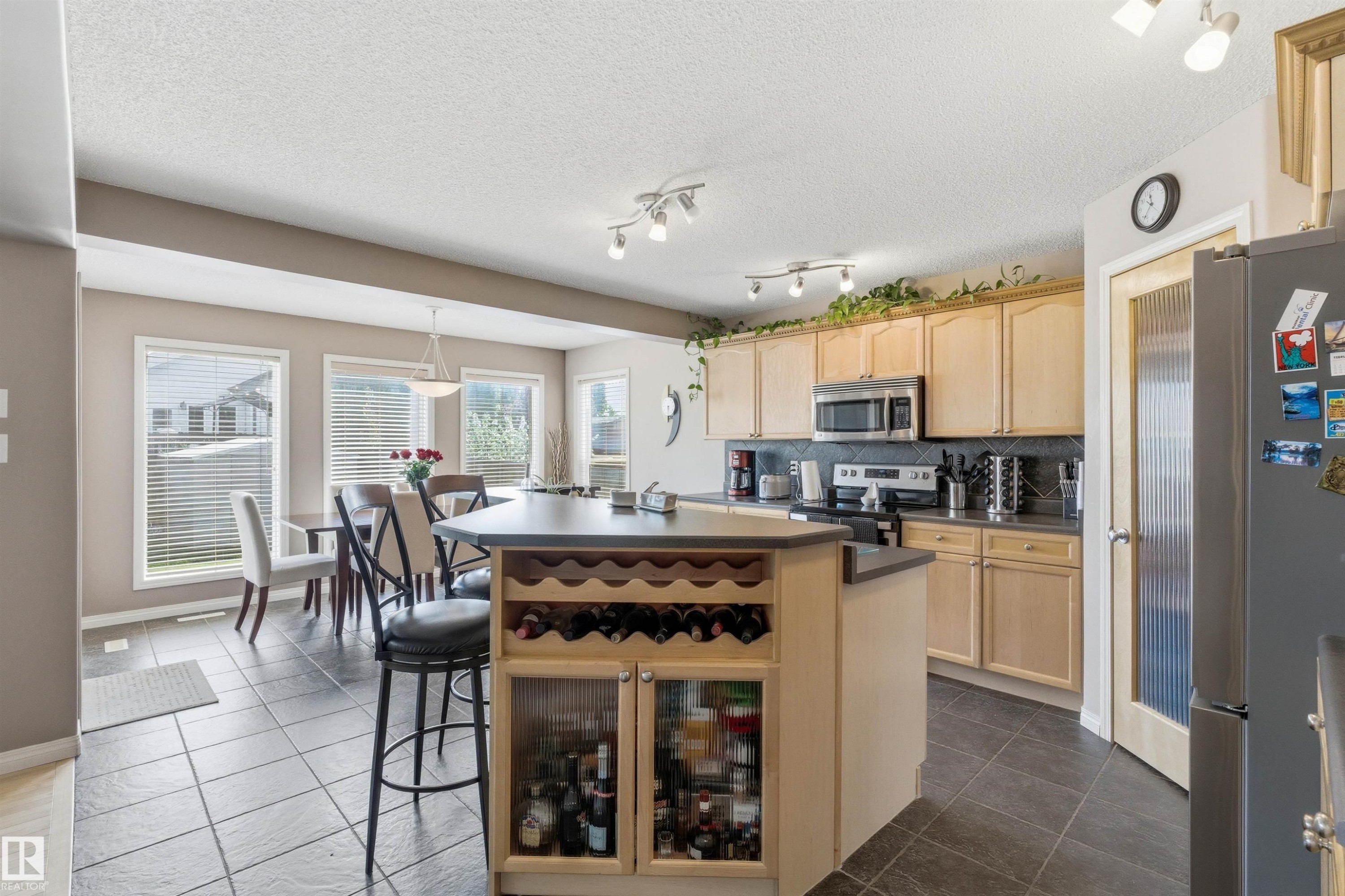 7307 Singer Way, Edmonton, AB - Indoor