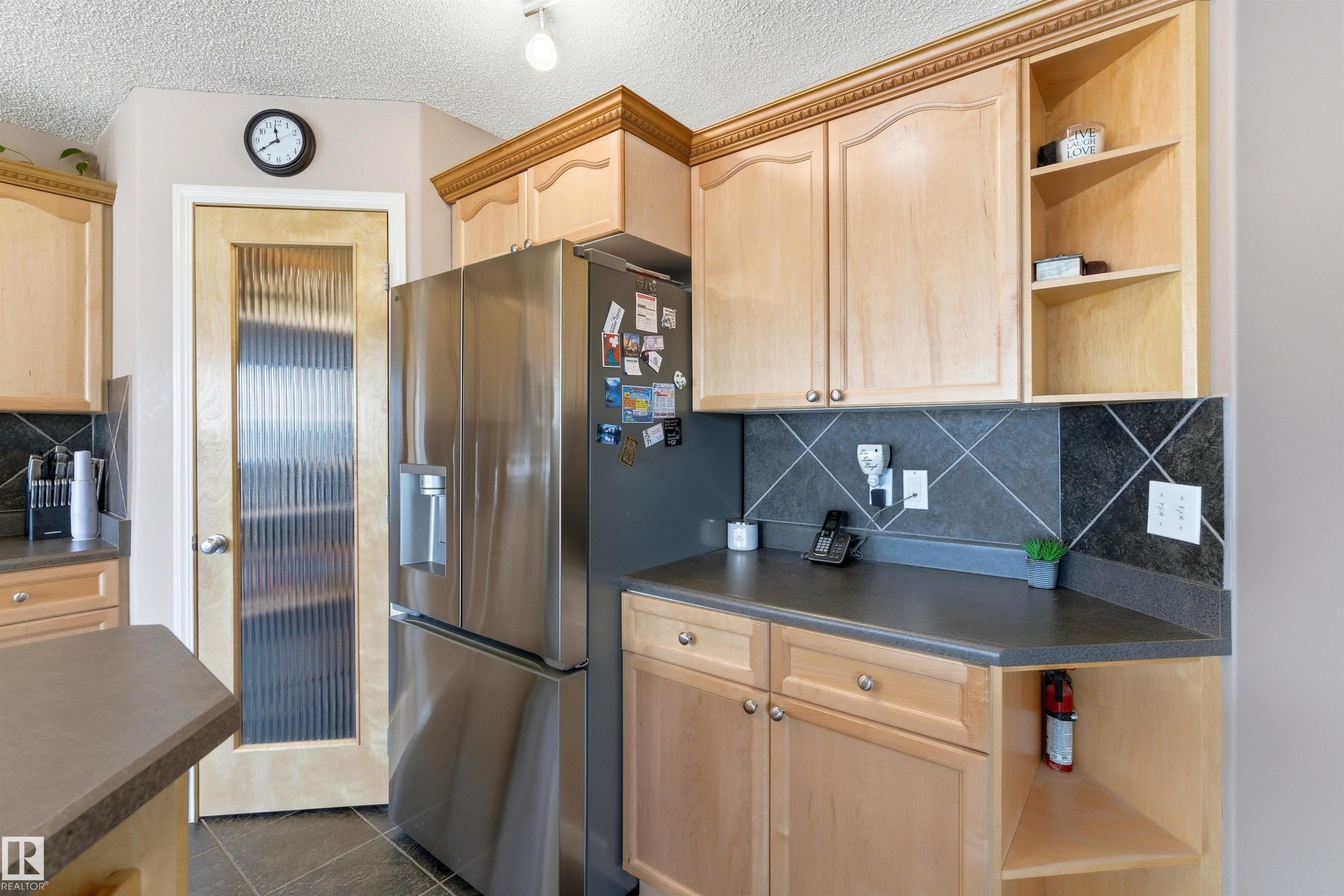 7307 Singer Way, Edmonton, AB - Indoor Photo Showing Kitchen