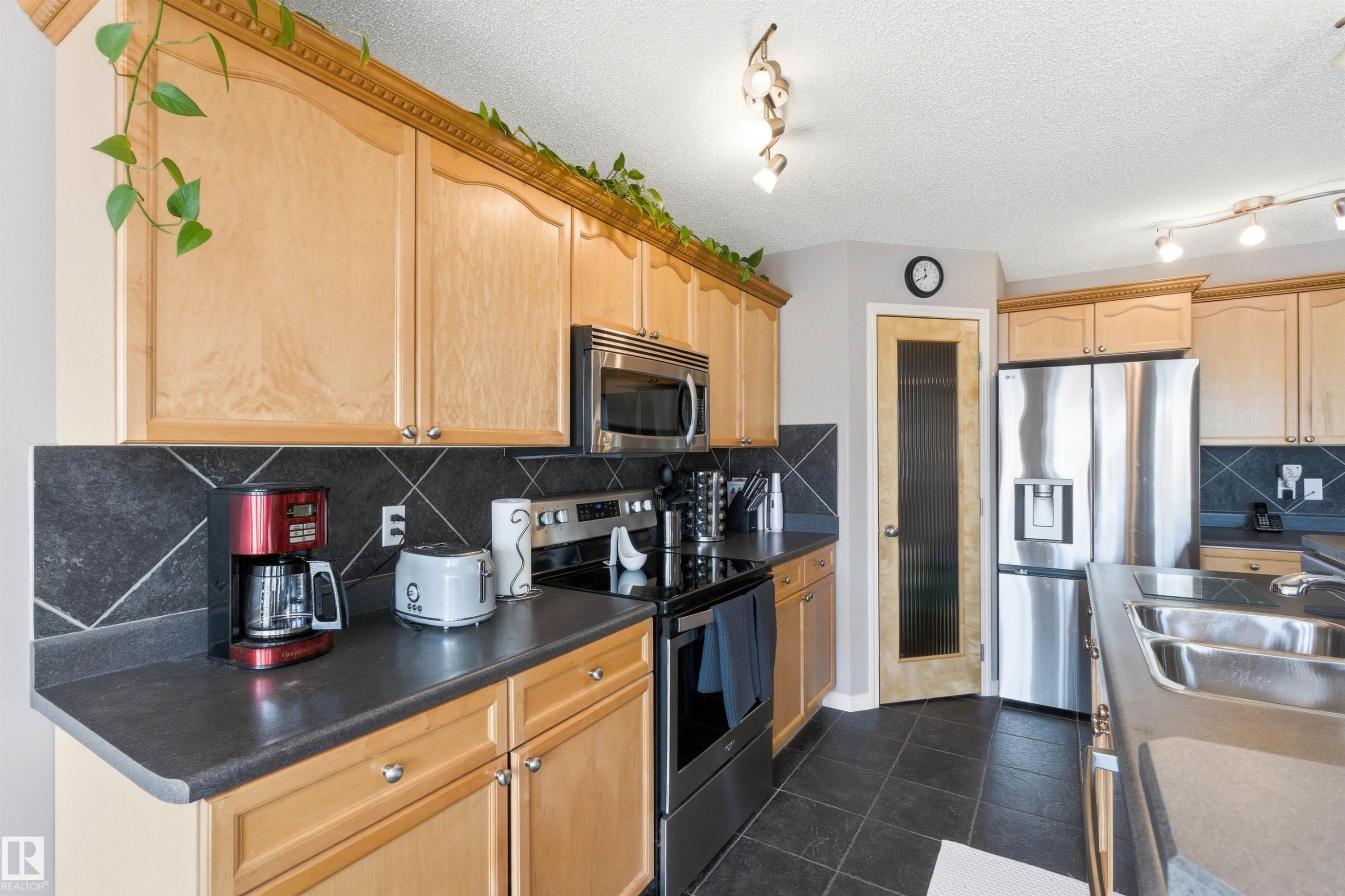 7307 Singer Way, Edmonton, AB - Indoor Photo Showing Kitchen With Stainless Steel Kitchen With Double Sink