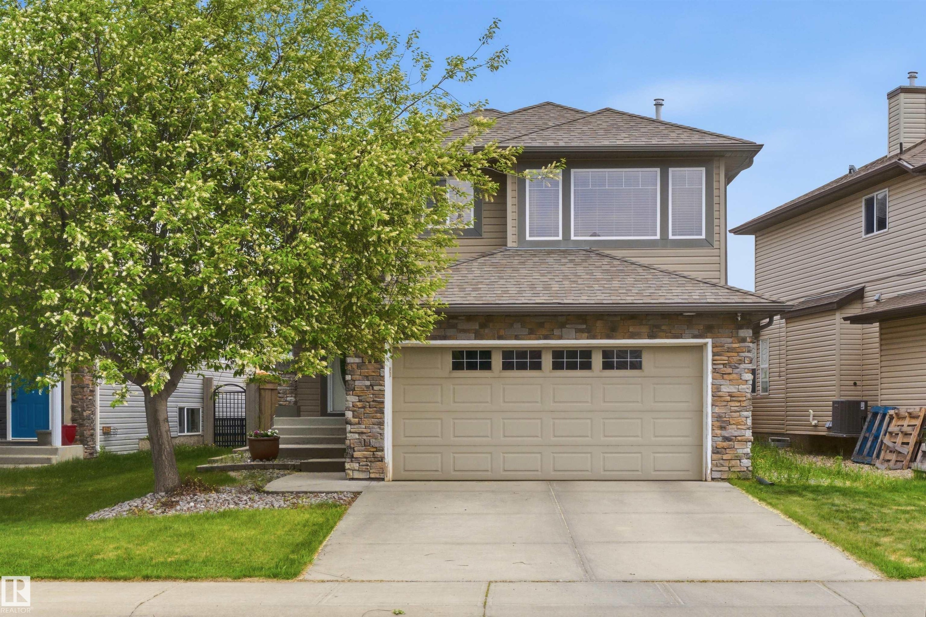 7307 Singer Way, Edmonton, AB - Outdoor With Facade