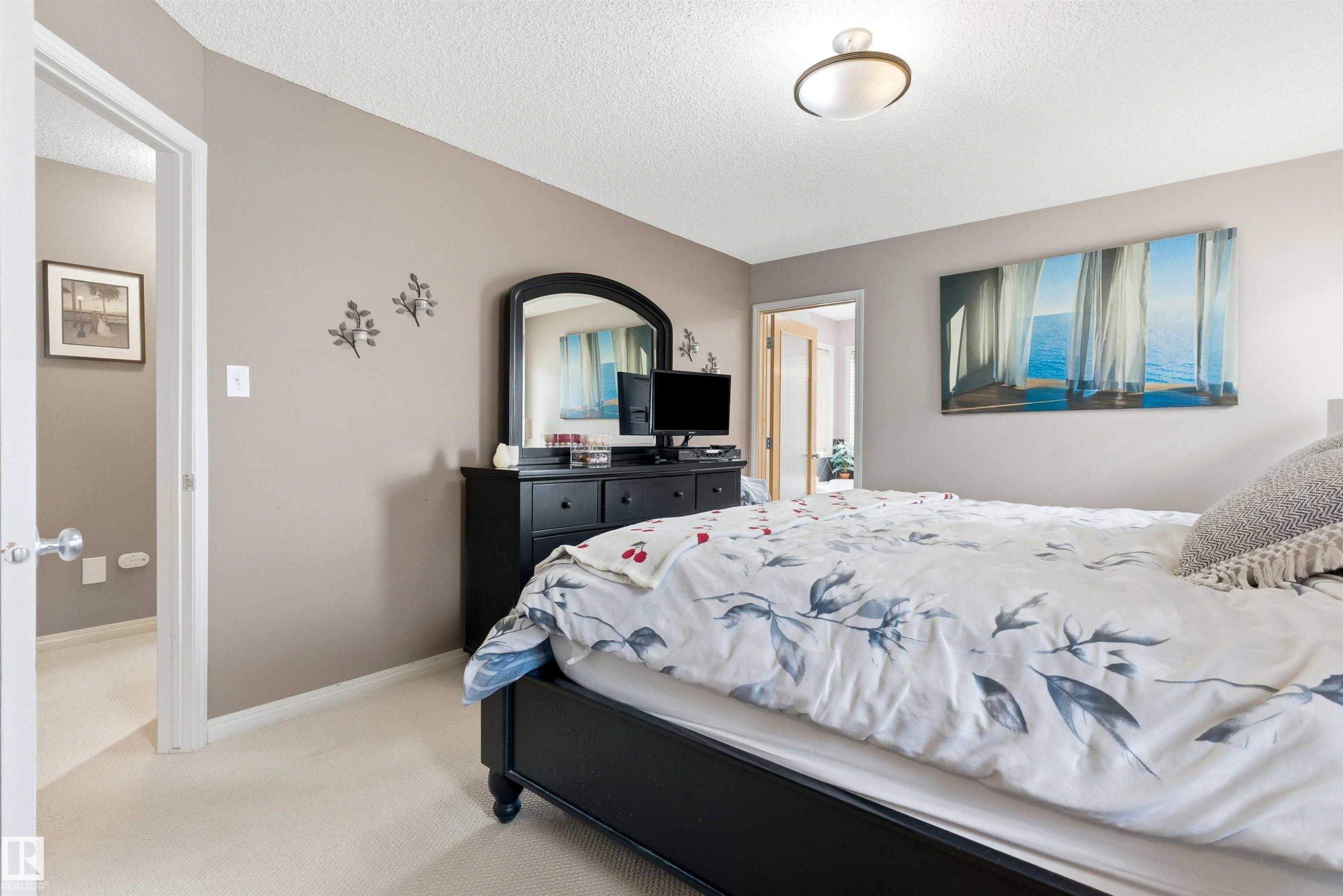 7307 Singer Way, Edmonton, AB - Indoor Photo Showing Bedroom