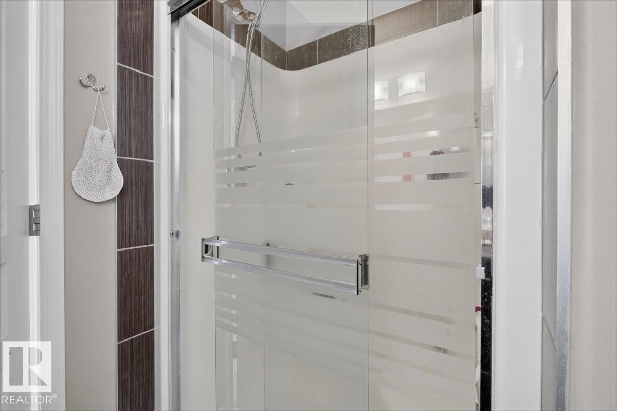 2235 76 Street Sw, Edmonton, AB - Indoor Photo Showing Bathroom